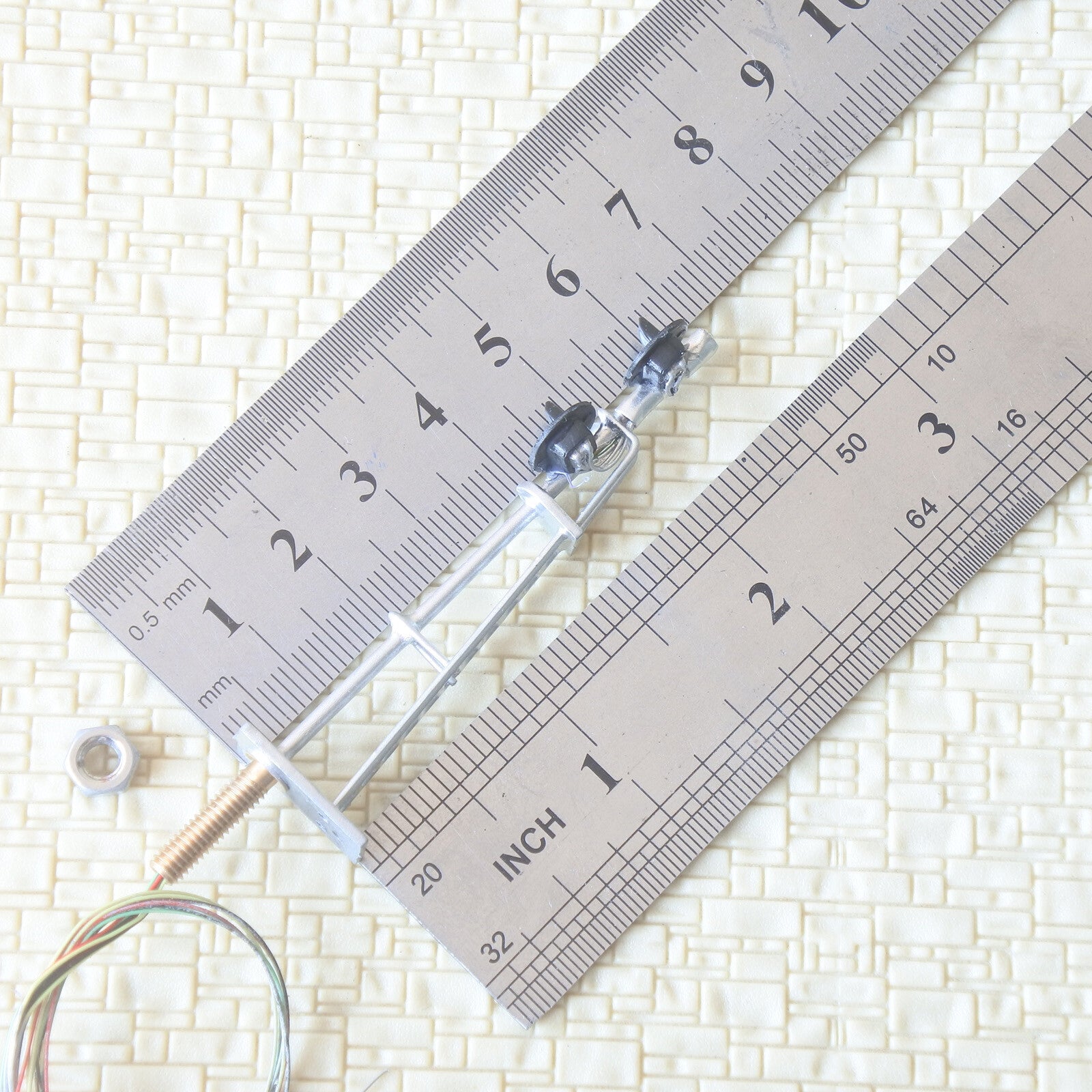 1 x HO scale searchlight interlocking signal block LED tricolor 2 heads silver