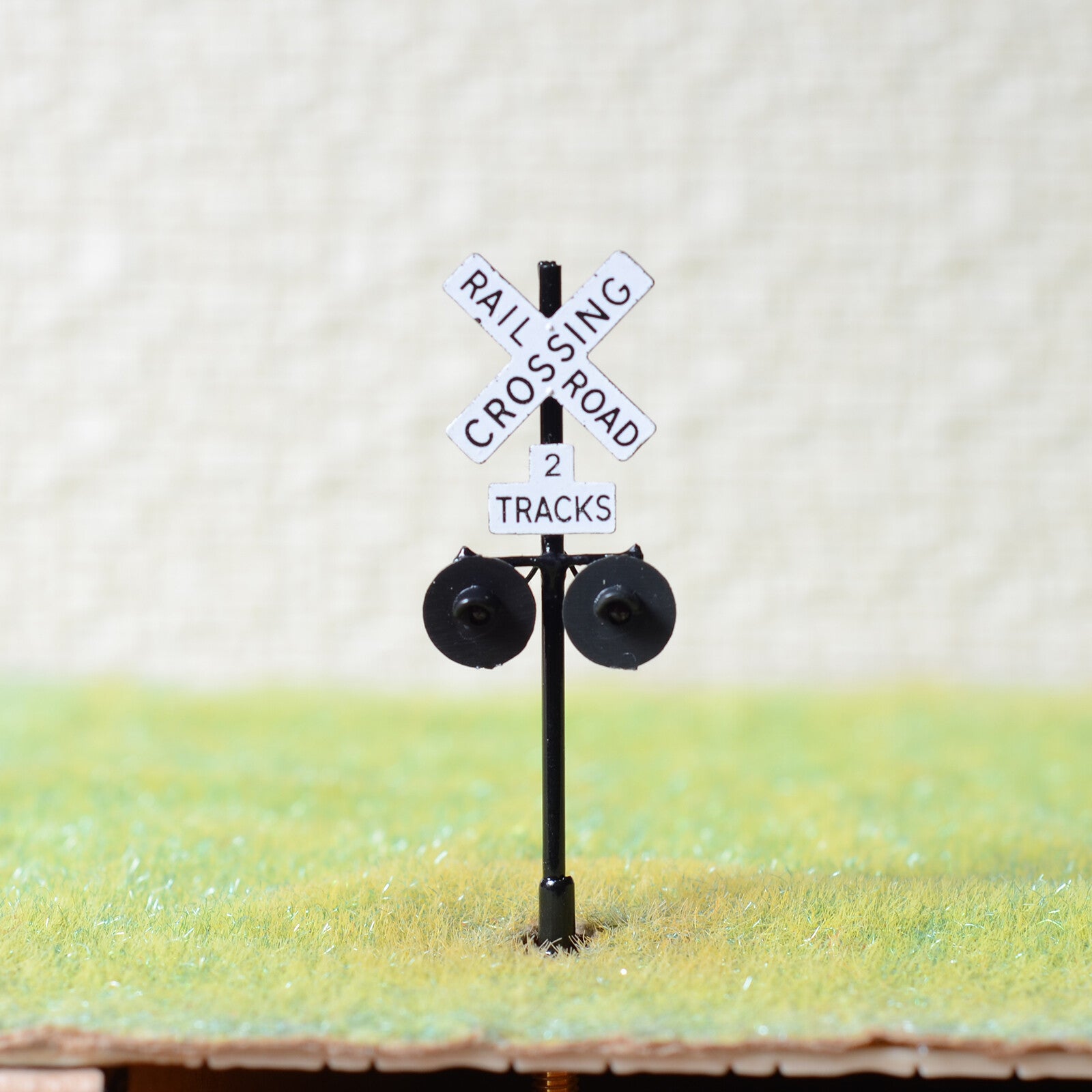 1 x HO scale railroad grade crossing signals 2 tracks LED made 4 targets black