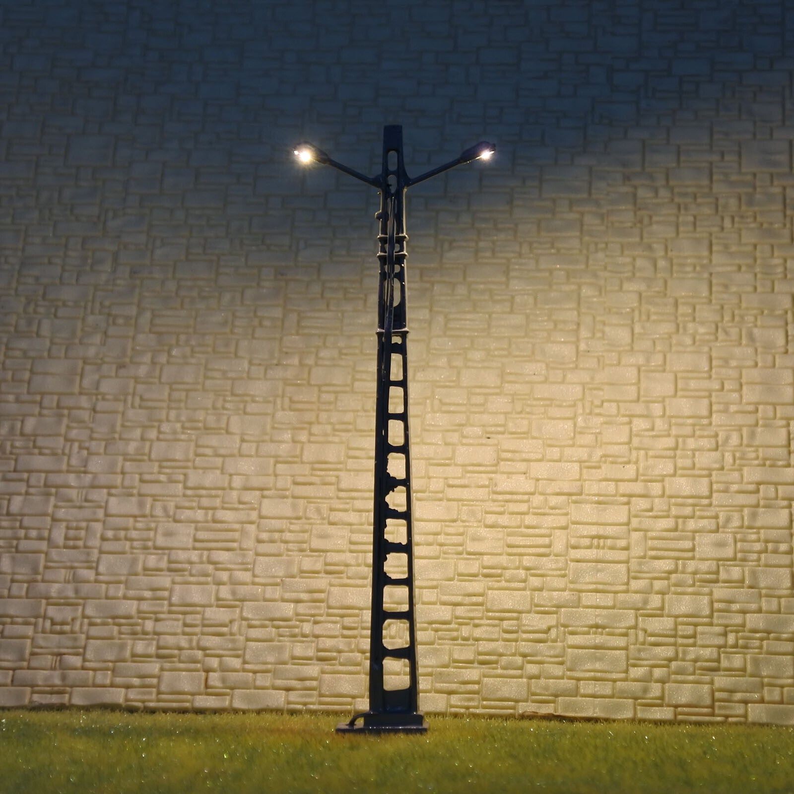 2 x HO / OO model mast tower lights lamppost LEDs made street path lamp #TL100D