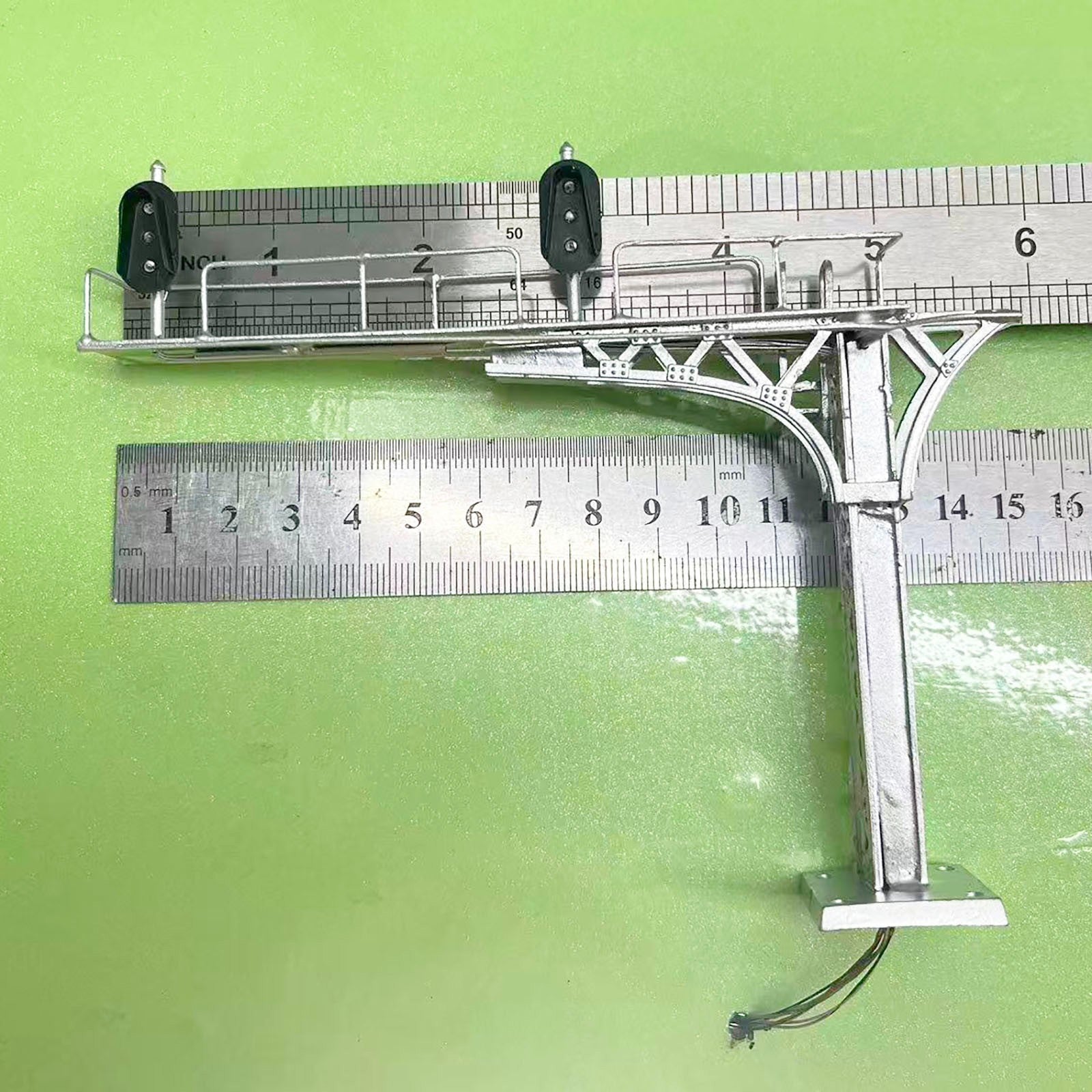 1 x HO OO cantilever Darth Vader signal bridge tricolor 2 tracks metal #DVc11