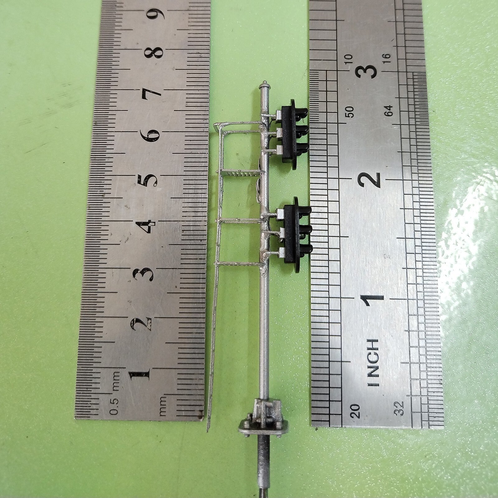 1 x HO scale model railroad 2 heads block signal LED GreenYellowRed light #K33Ky