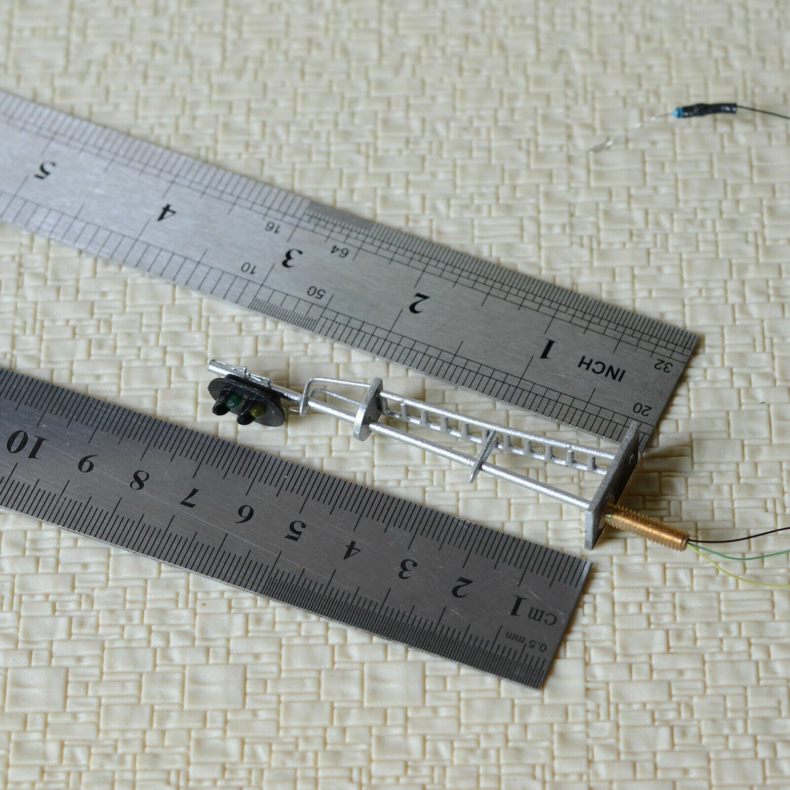 1 x HO /OO scale model railroad block signal LED made 2 aspect green over yellow