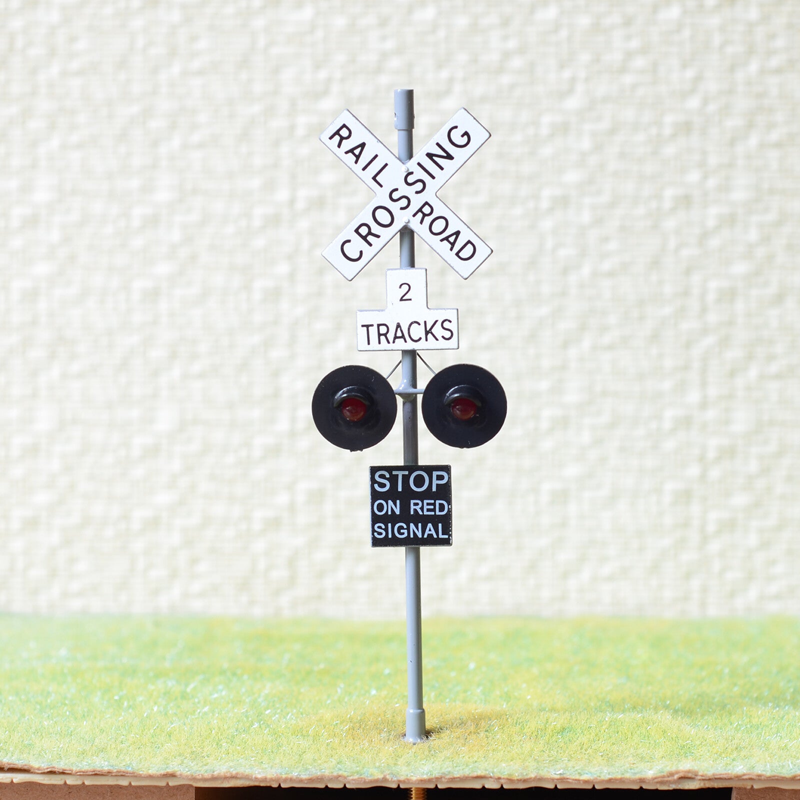 1 x O scale railroad crossing signals LED made 2 target faces 2 tracks gray