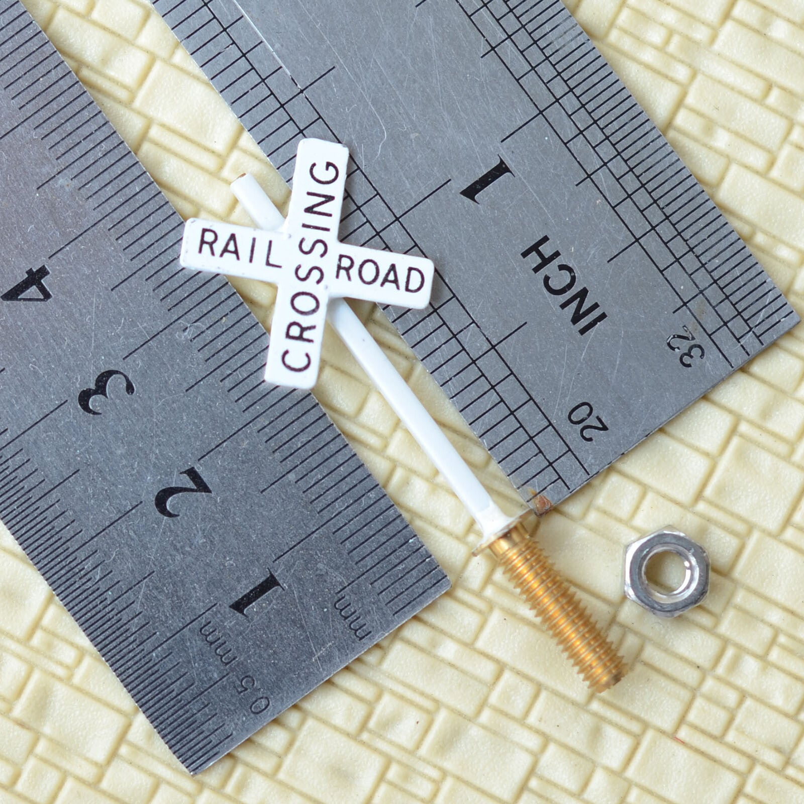 2 x HO scale railroad crossing warning sign CROSSBUCKS multi tracks metal #X