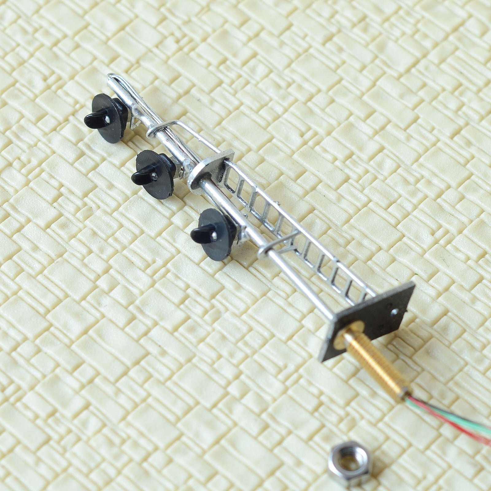 1 x HO scale searchlight interlocking signal block LED tri-colors 3 heads silver