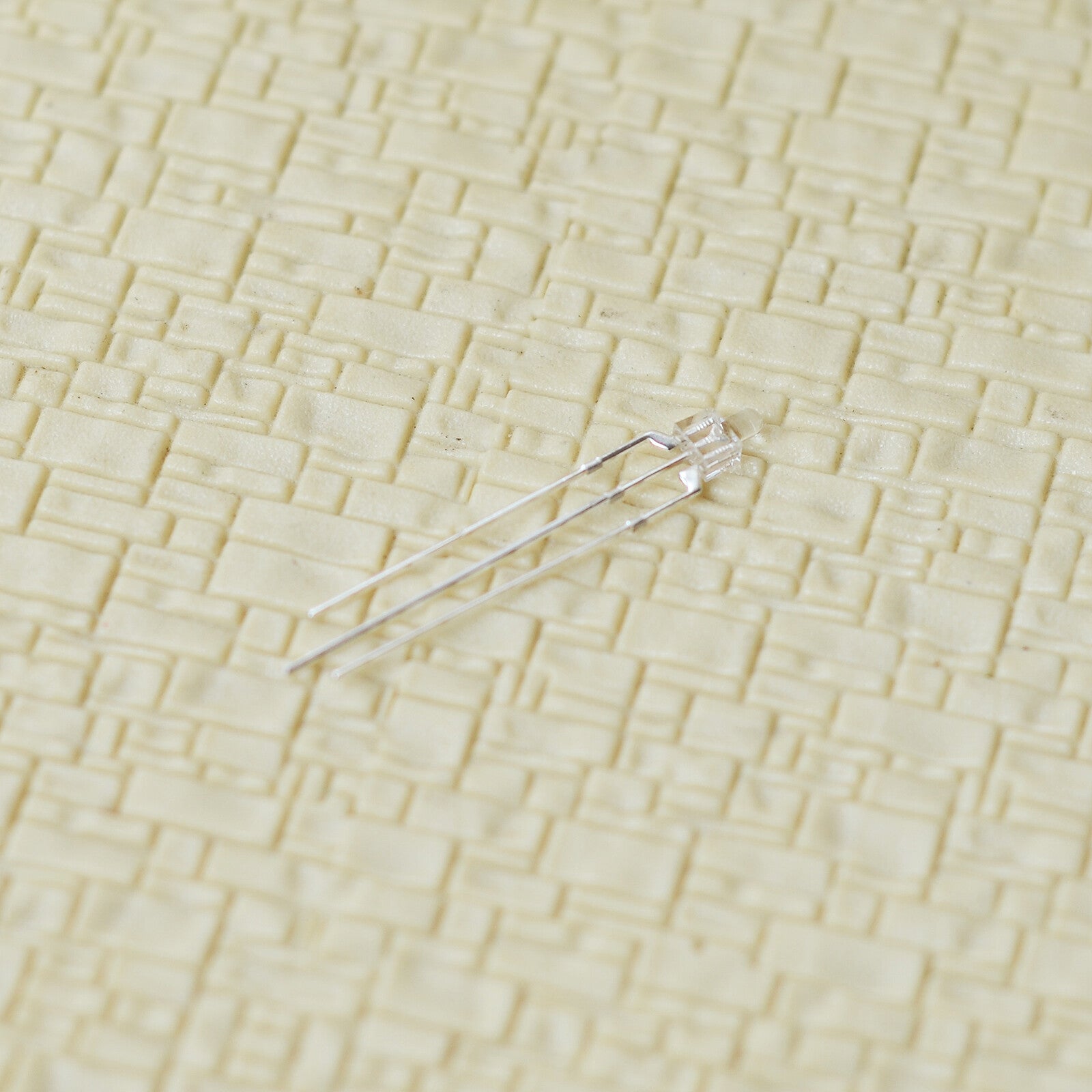 10 x 2mm bi-color LEDs emerald green/red common anode for model railroad signals