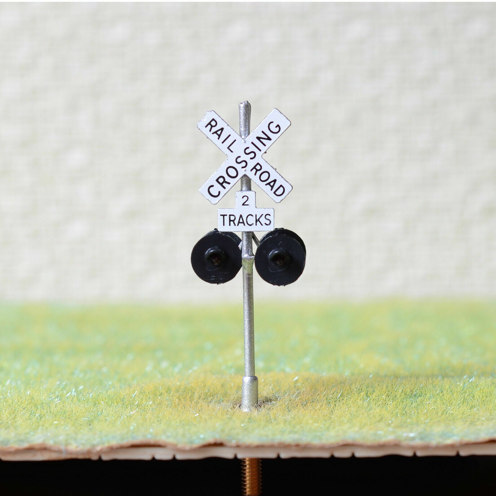 1 x HO scale railroad grade crossing signal 2 tracks LED made 4 target face #CS4