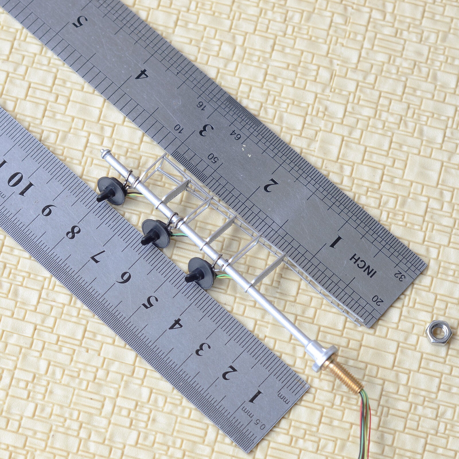 1 x HO scale model railroad 3-colors searchlight signal metal block 3 heads #N13