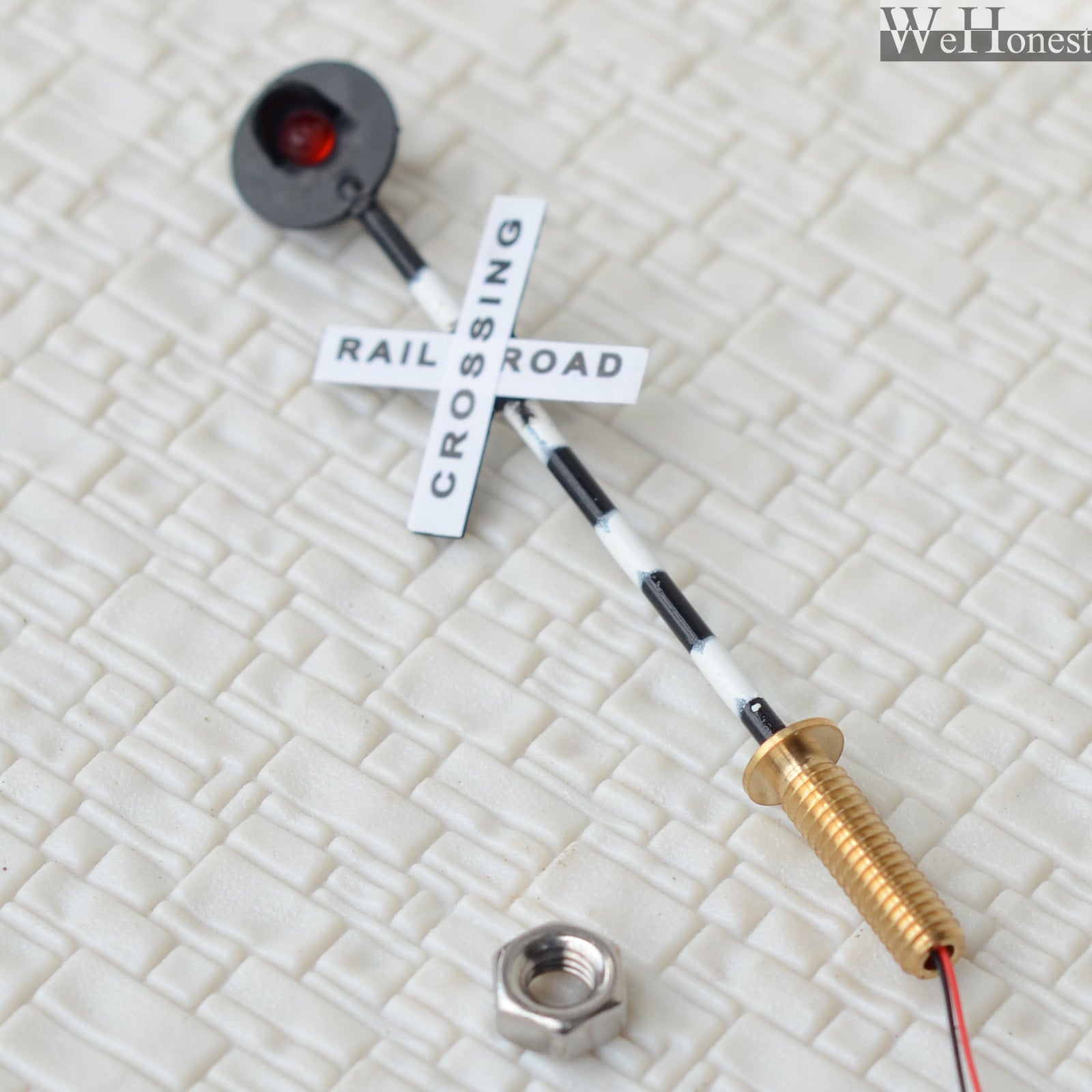 2 x HO Scale Railroad crossing signal light one target with flashing red led