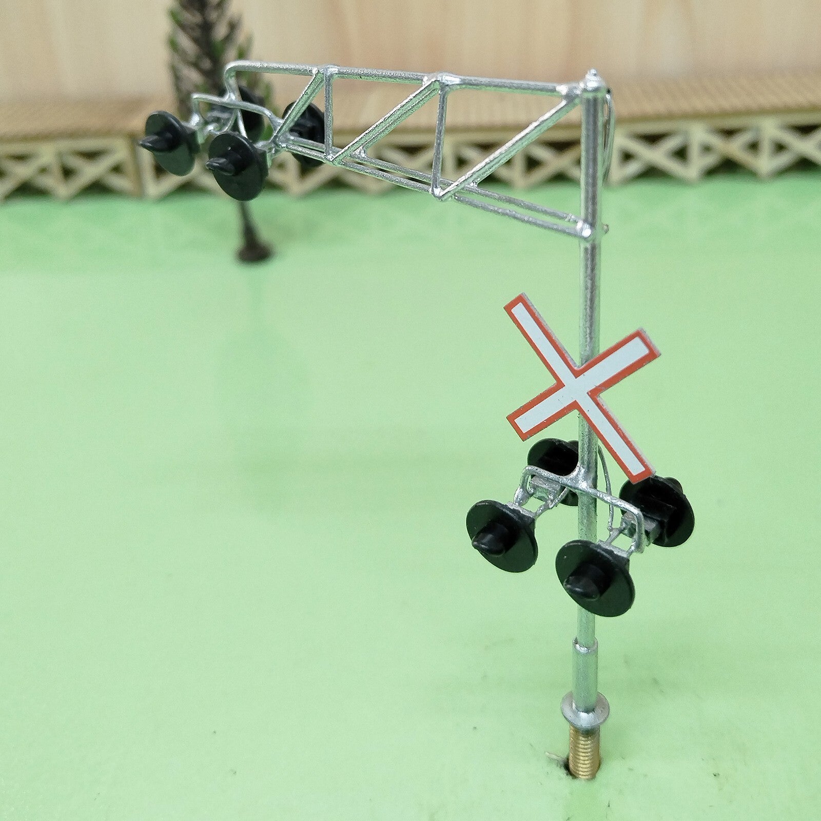 1 x HO scale railroad Canada cantilever grade crossing signal 2 TACKS #CA27