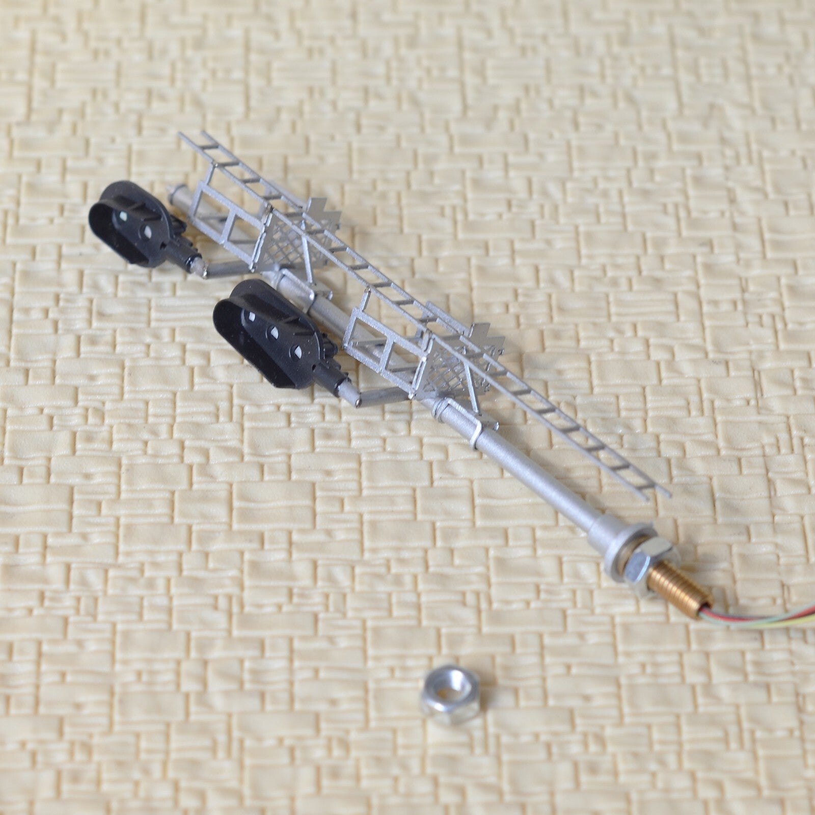 1 x HO scale colors block signal snow shield 2 heads Darth Vader style #U2yrD3