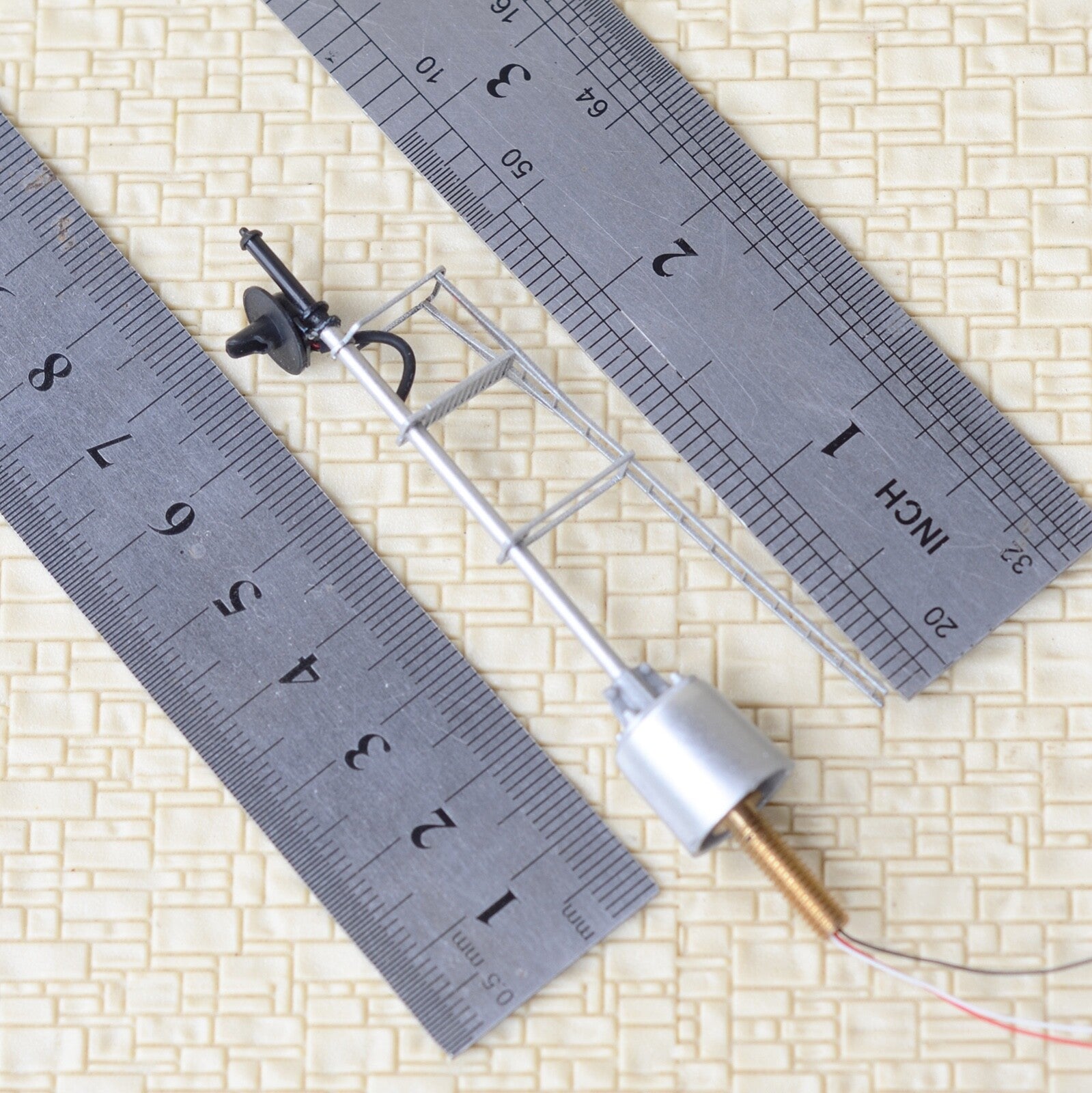 1 x HO scale model railroad Bi-Colors Red/White searchlight signal fine #02RWt