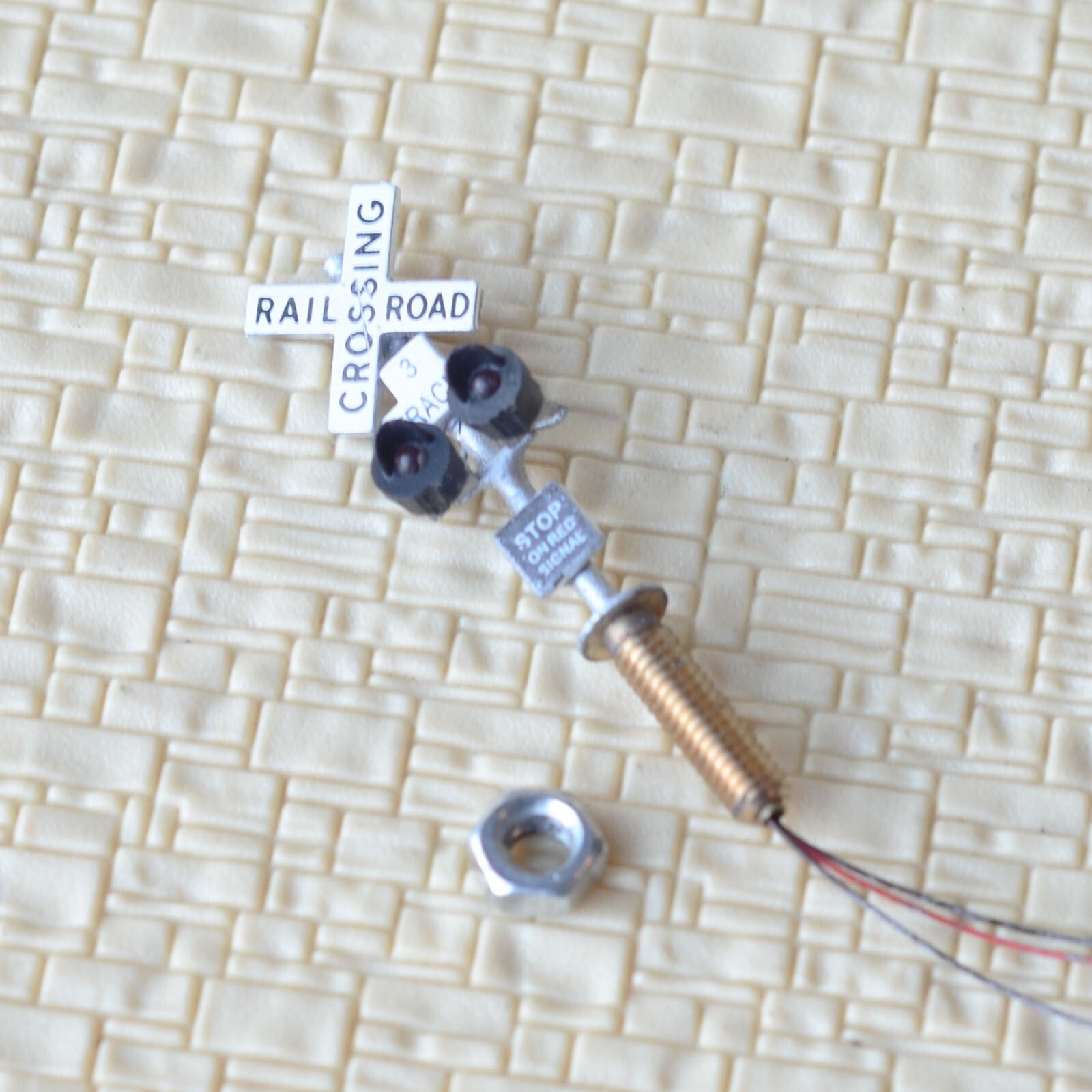 2 x N scale model grade crossing signal light LED made + 1 flasher board #NS23