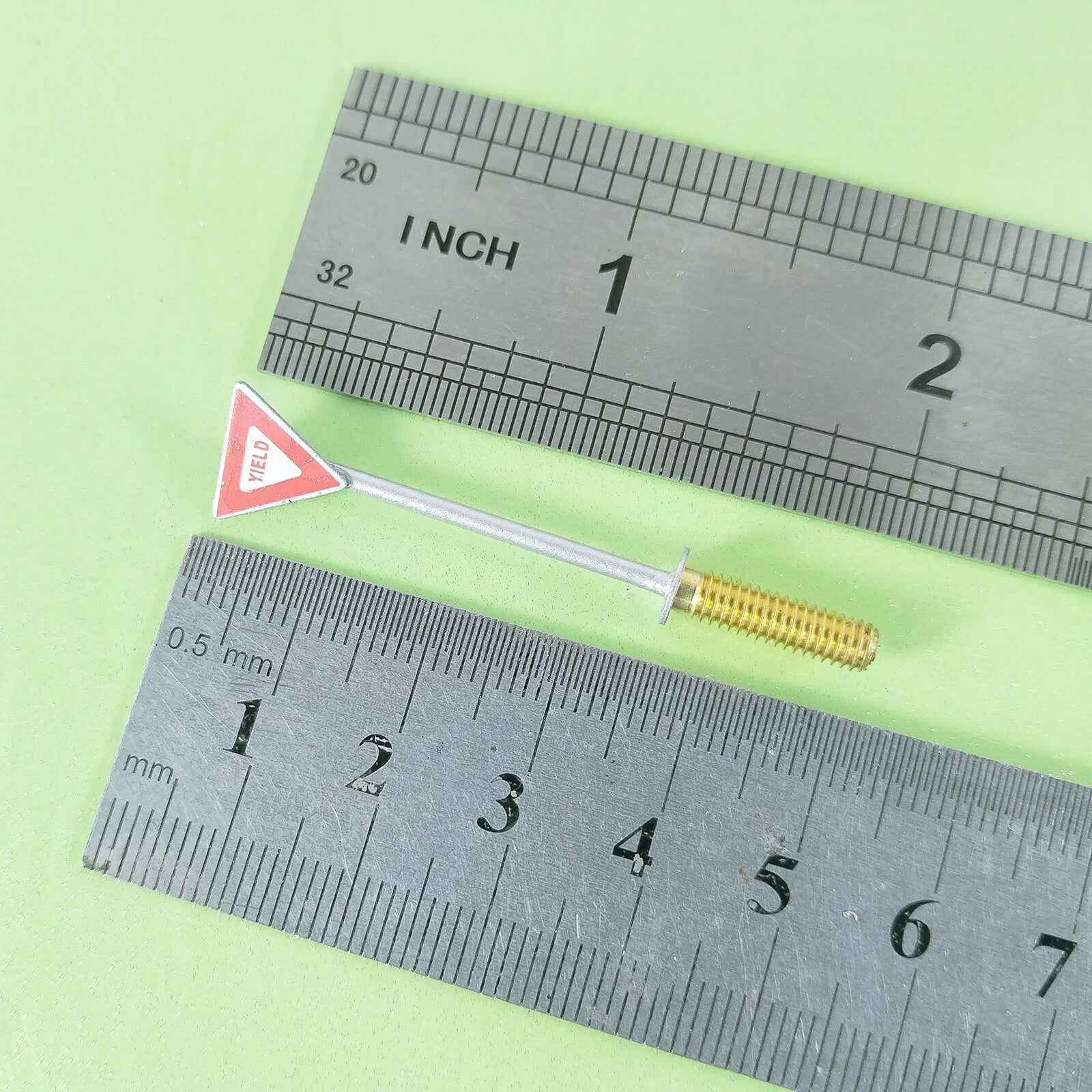 2 x HO scale railroad warning sign yield sign trackside traffic sign #YL