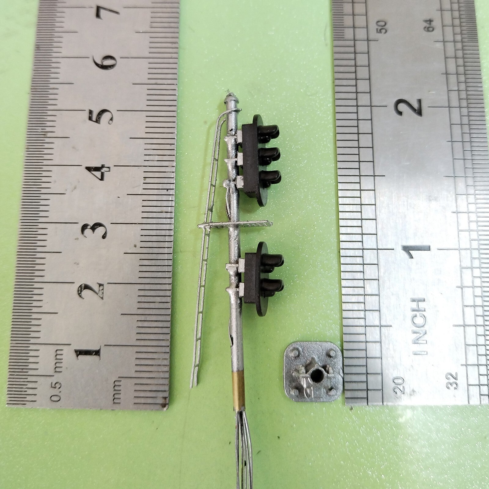 1 x black signal target for cantilever signal bridge making 3 aspects #FB32