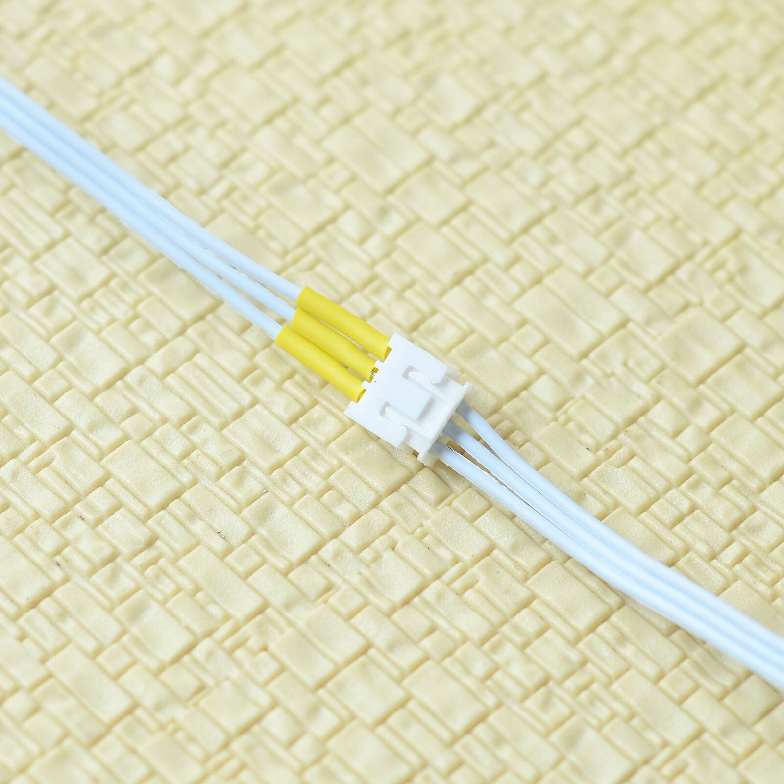 1 x extending wire with connector for controller IR sensor and power hub dimmer