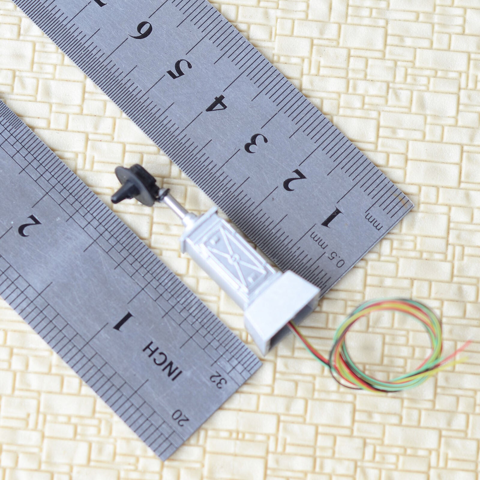 1 x HO scale model railroad 3-colors lower searchlight ground signal fine #L1