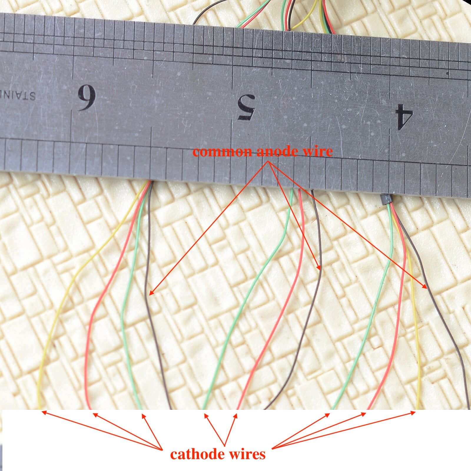 1 x HO scale Bi-Directional 3 / 2 and 2 color Intermediate block signal #F322TY