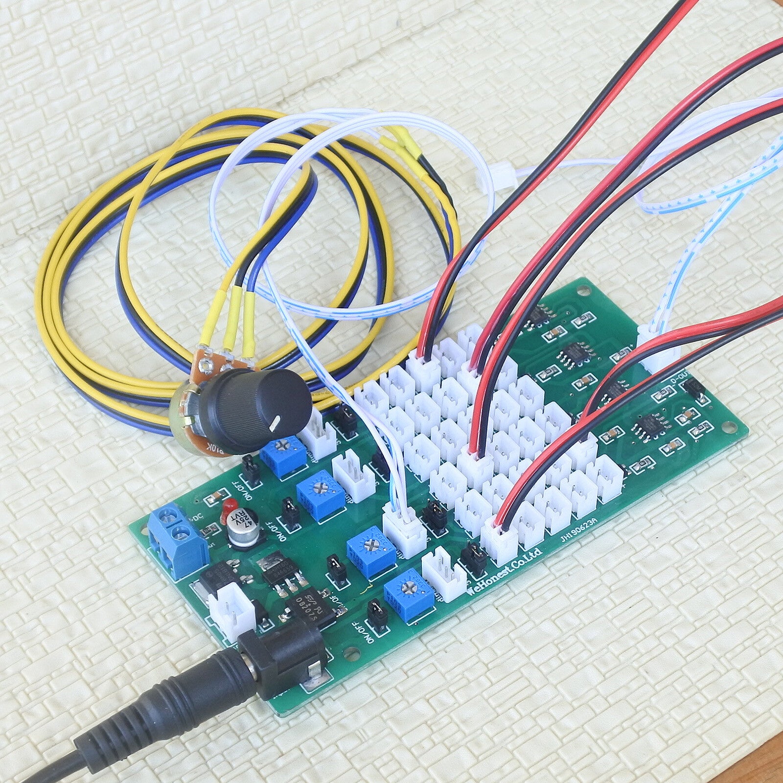 1 x wired distance dimmer for distribution board adjust brightness from desktop.