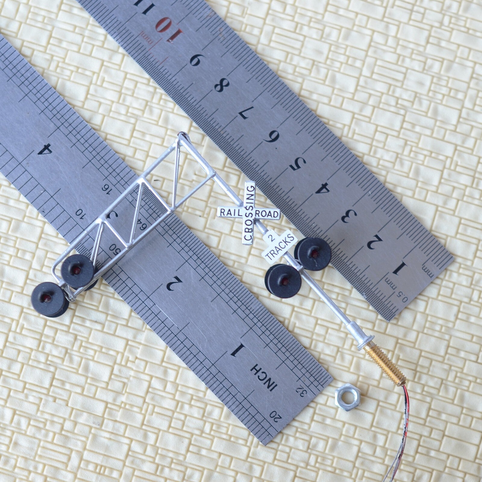 1 x HO scale model railroad cantilever grade crossing signal 2 tracks #C27