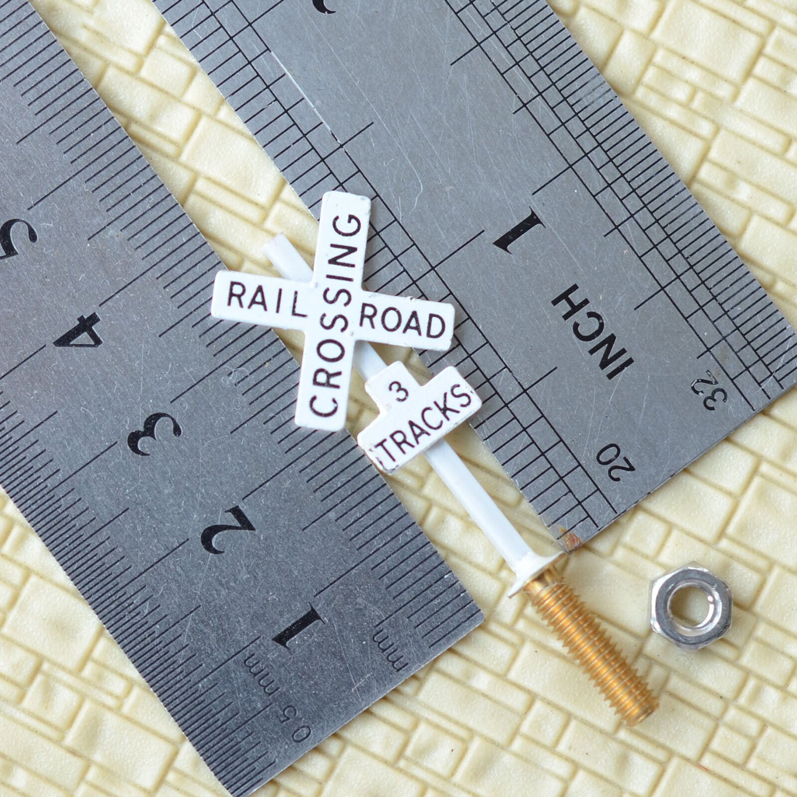 2 x HO scale railroad crossing warning sign CROSSBUCKS 3 tracks signal #3T