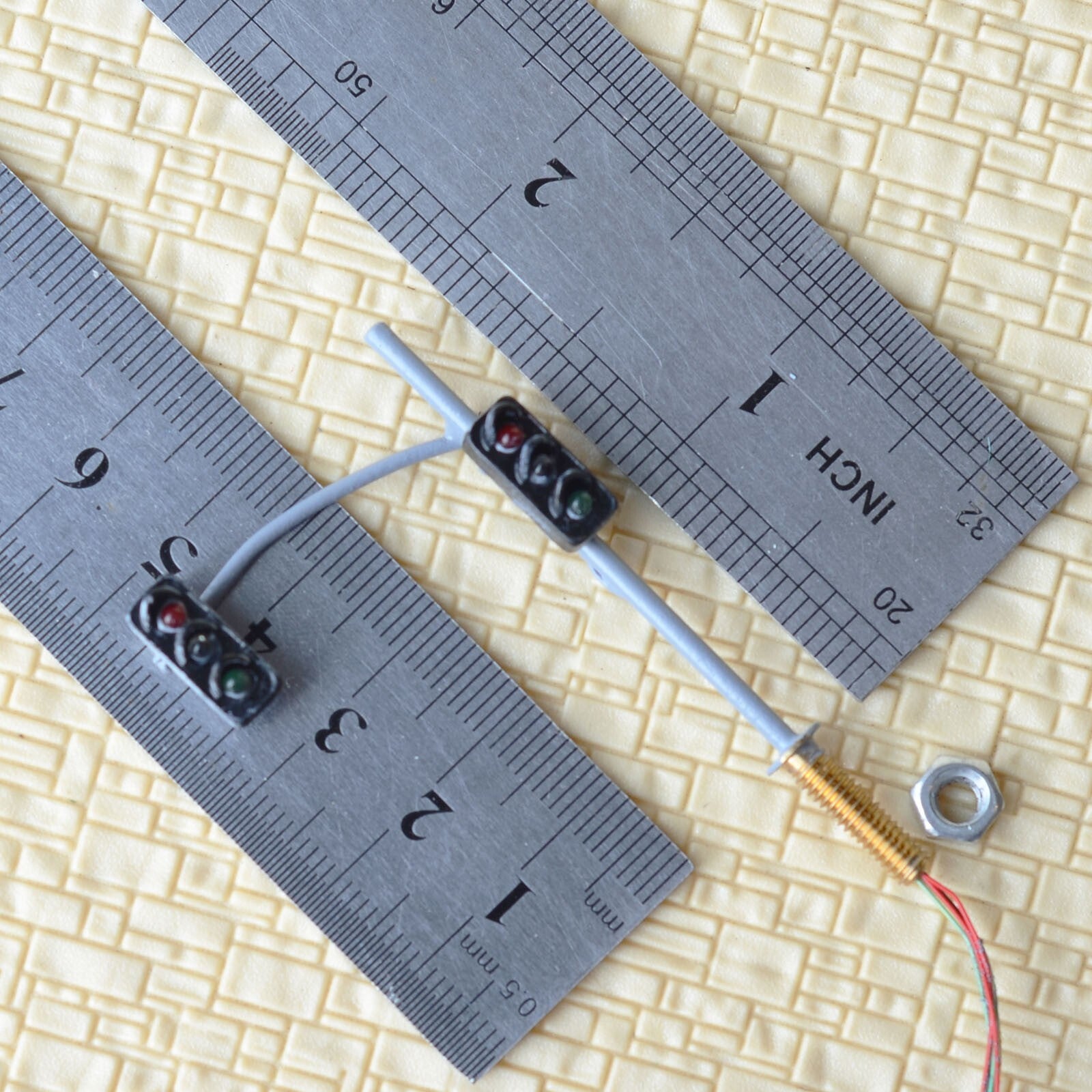 2 x traffic signal light HO OO scale model railroad crossing street light #3P3E