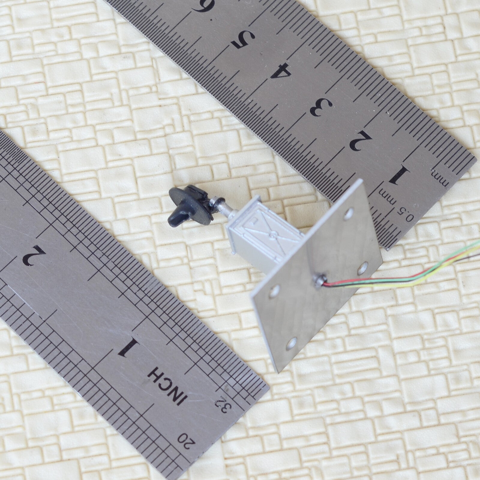 1 x HO scale model railroad 3-colors dwarf searchlight ground signal lower #M1