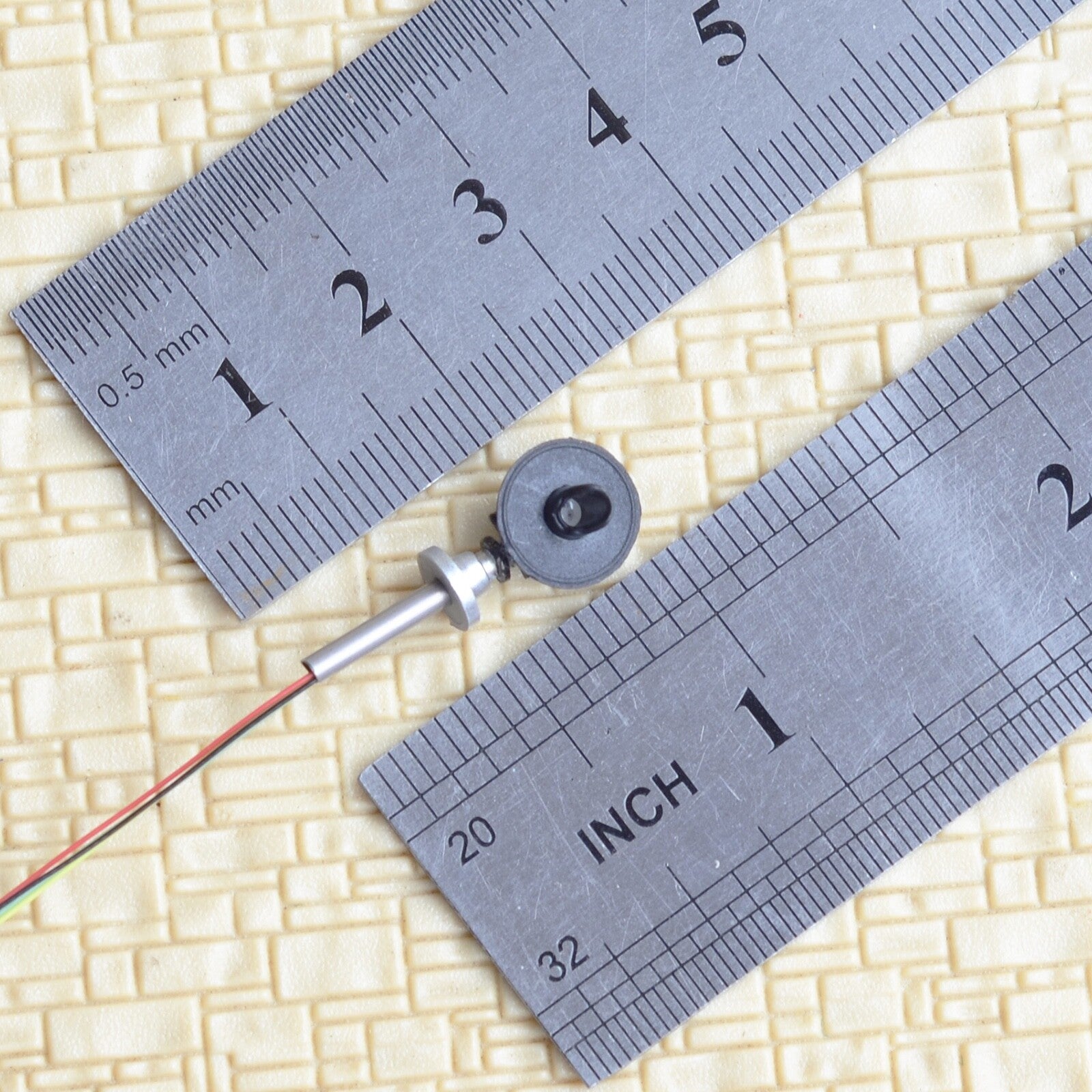 1 x searchlight signal target for cantilever signal bridge making 50cm wire #M50