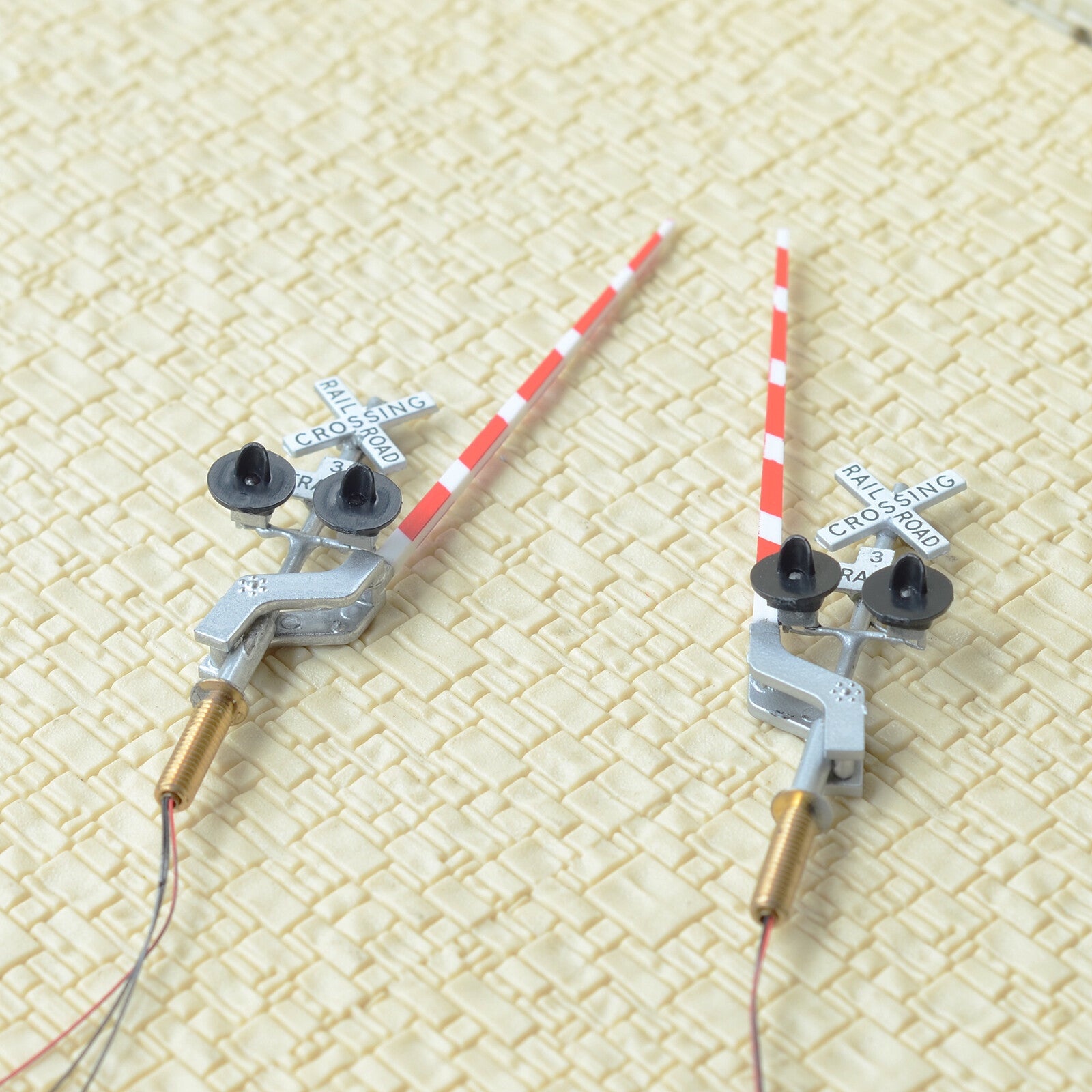 2 x HO scale railroad crossing signal arm gate stop lever flasher 3 tracks #CB23