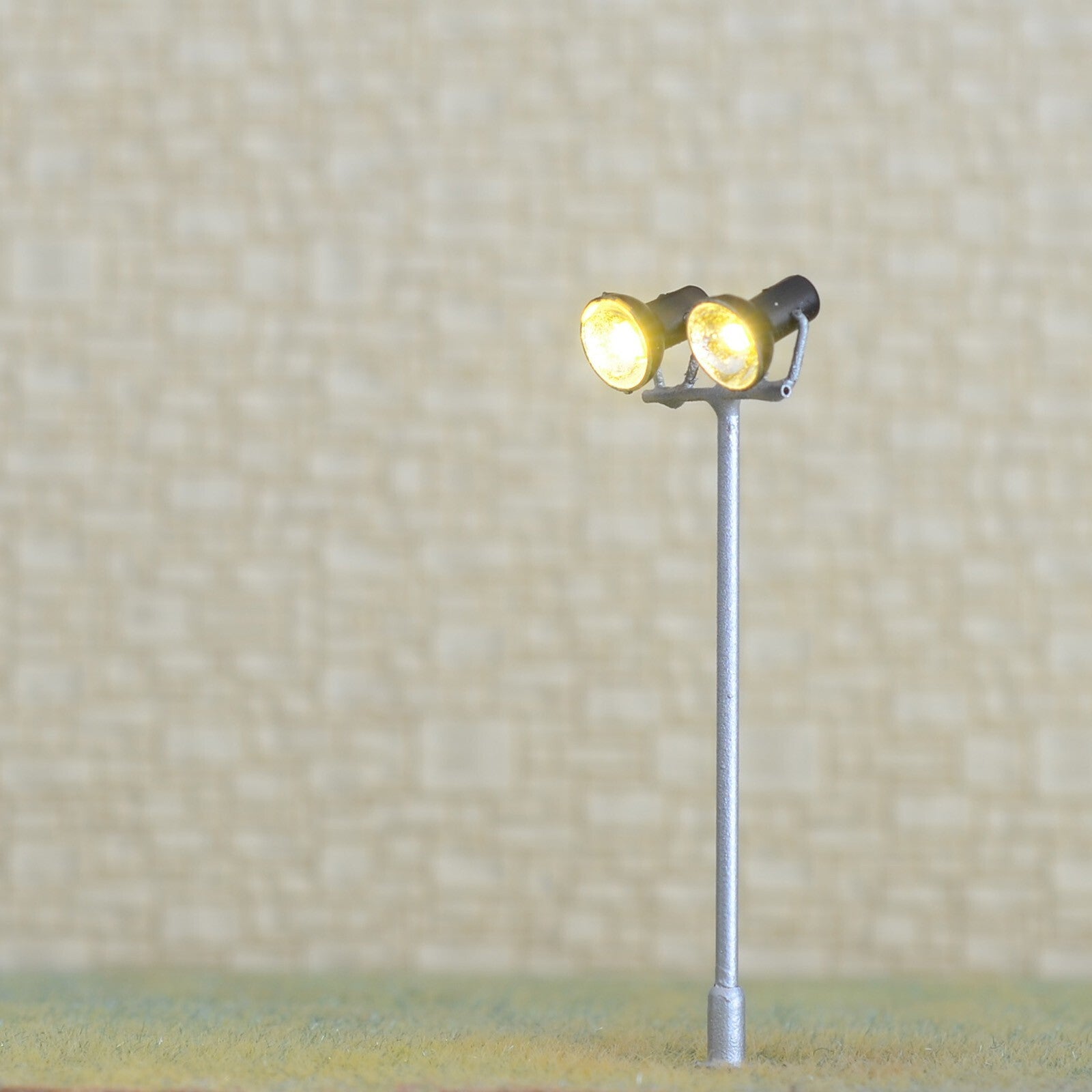 4 x OO / HO Scale LED spotlight model limelight projector street lamp post #6D