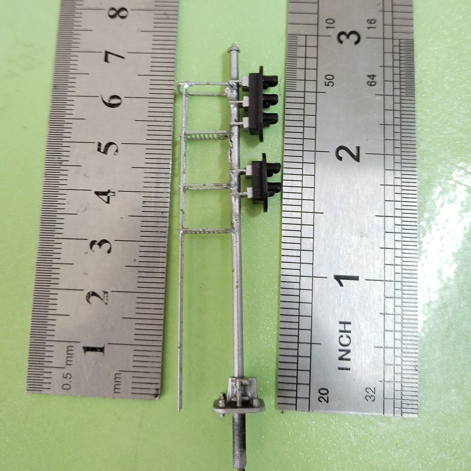 1 x HO scale model railroad 2 heads block signal LED GreenYellowRed light #K32Ky