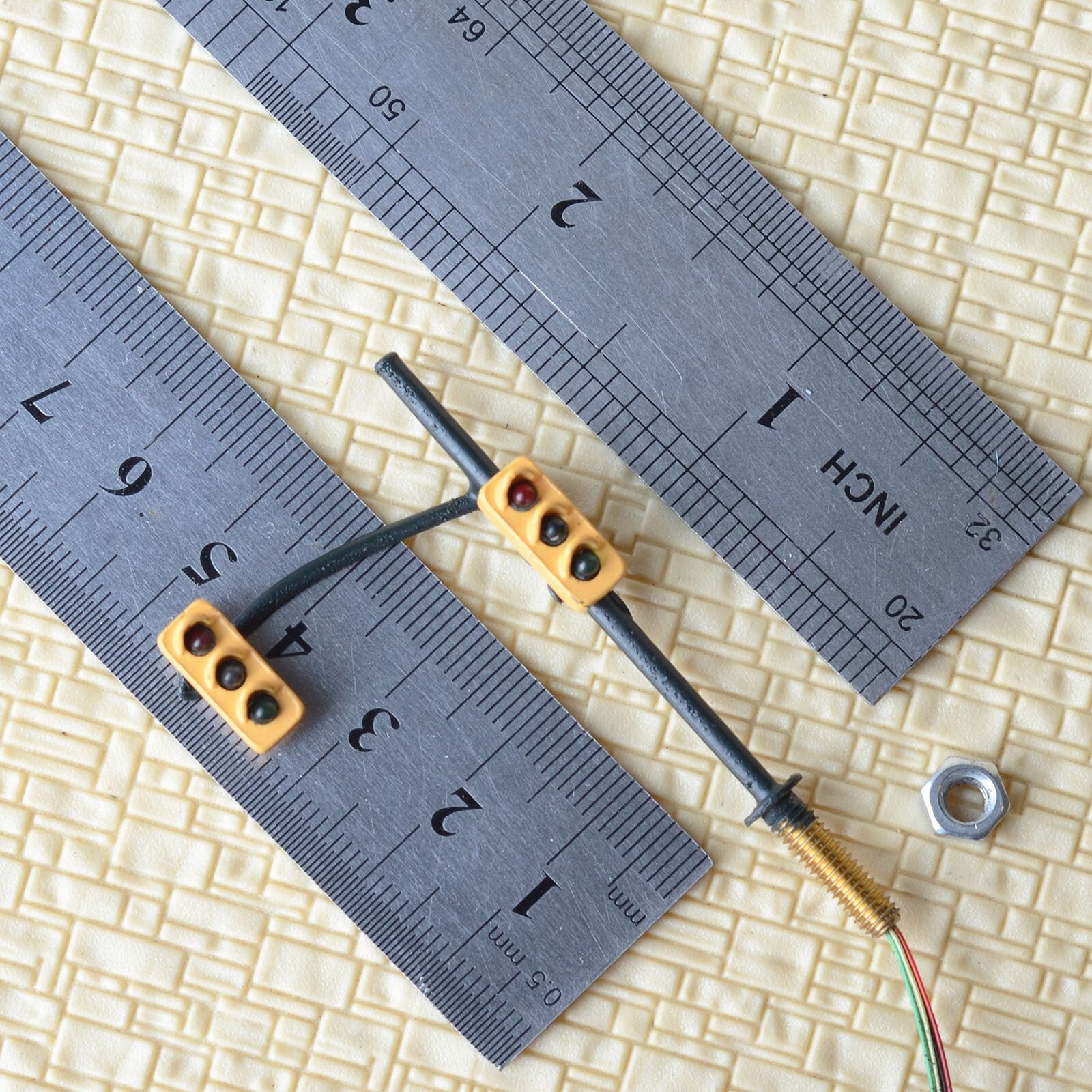 2 x traffic signal light HO OO scale model railroad crossing street light #3P3E