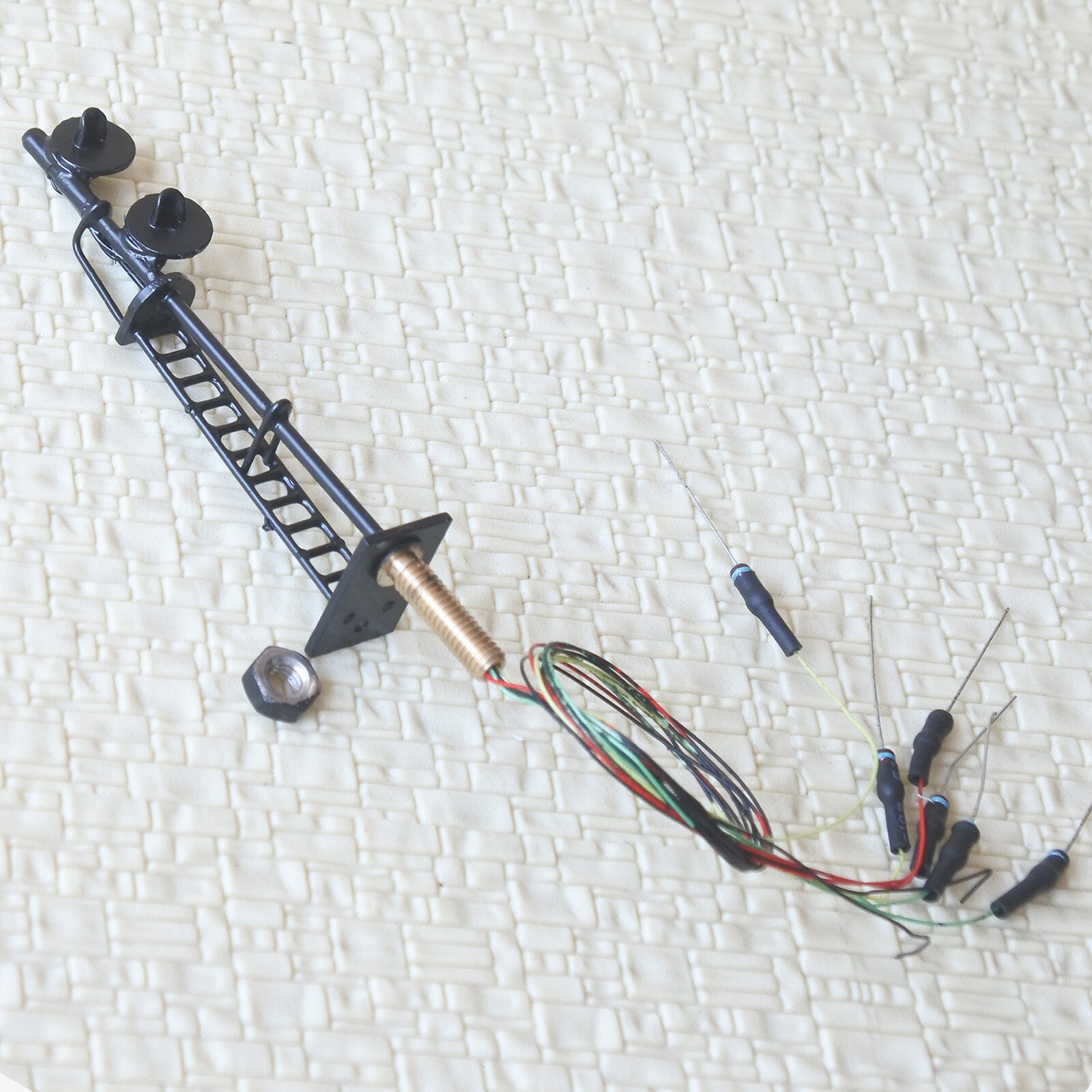 1 x HO scale searchlight interlocking signal block LED tricolor 2 heads black