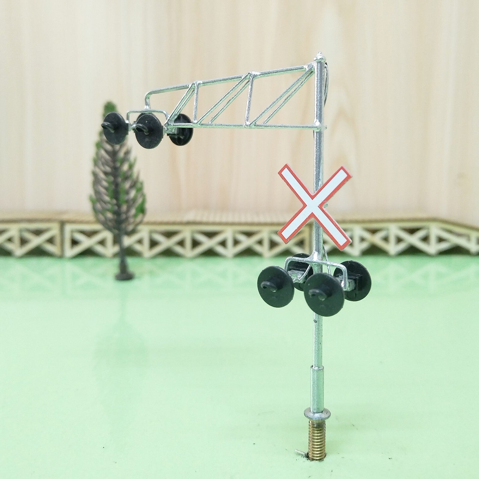 1 x HO scale railroad Canada cantilever grade crossing signal 2 TACKS #CA27