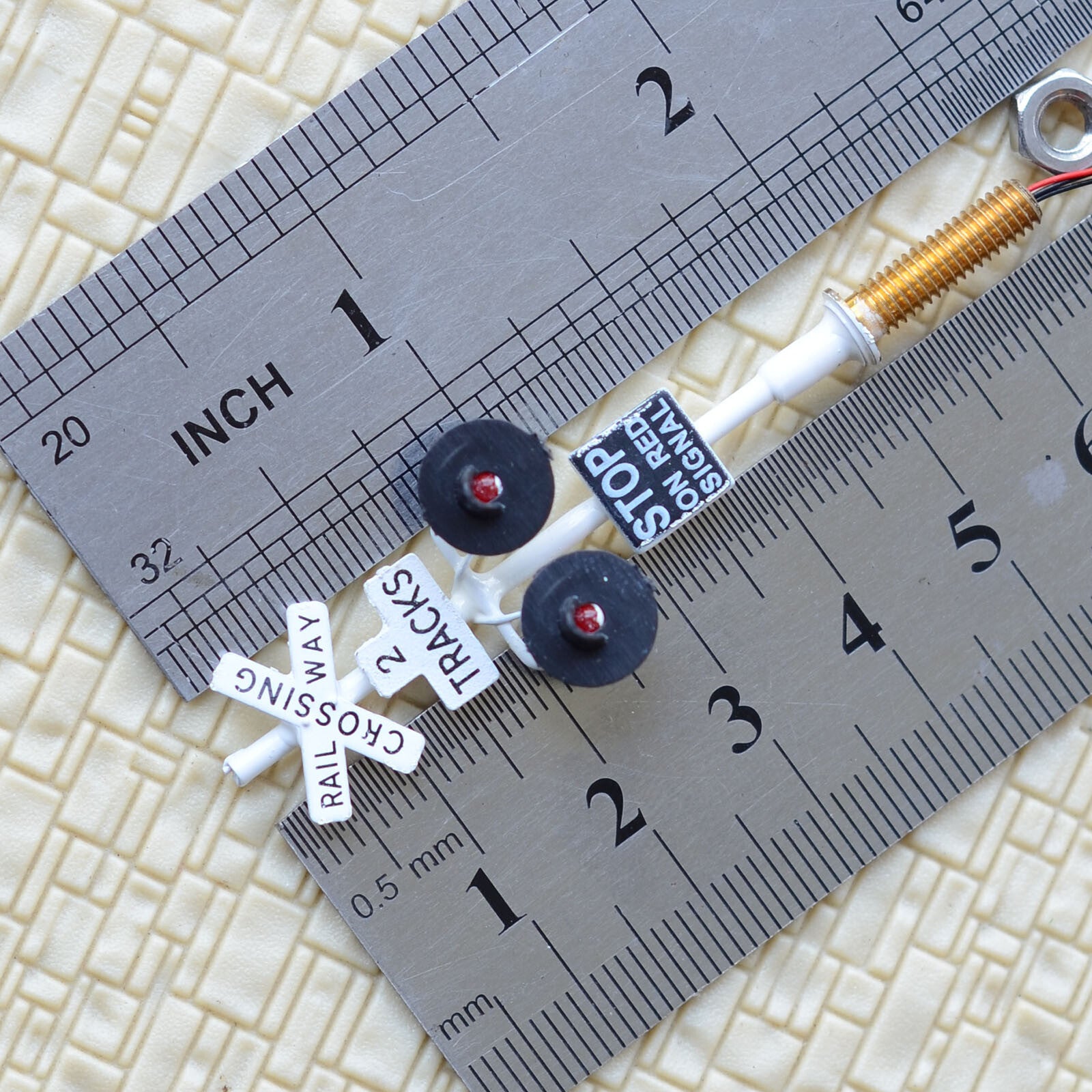 1 x HO scale railway grade crossing signal 2 tracks LED made 2 target face #2W2