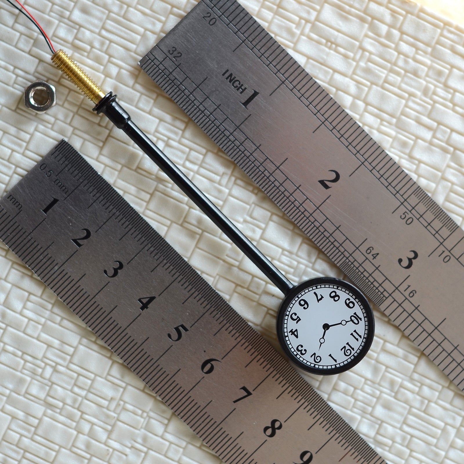 1 x O scale modern station platform clock LED street light illuminated 2 sides