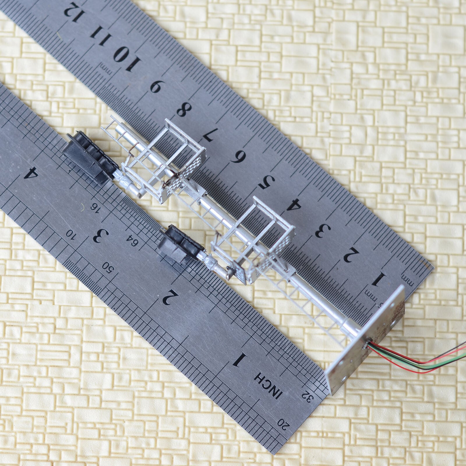 1 x HO scale model 3/2 colors block signal full sunshield metal 2 targets #U3D2
