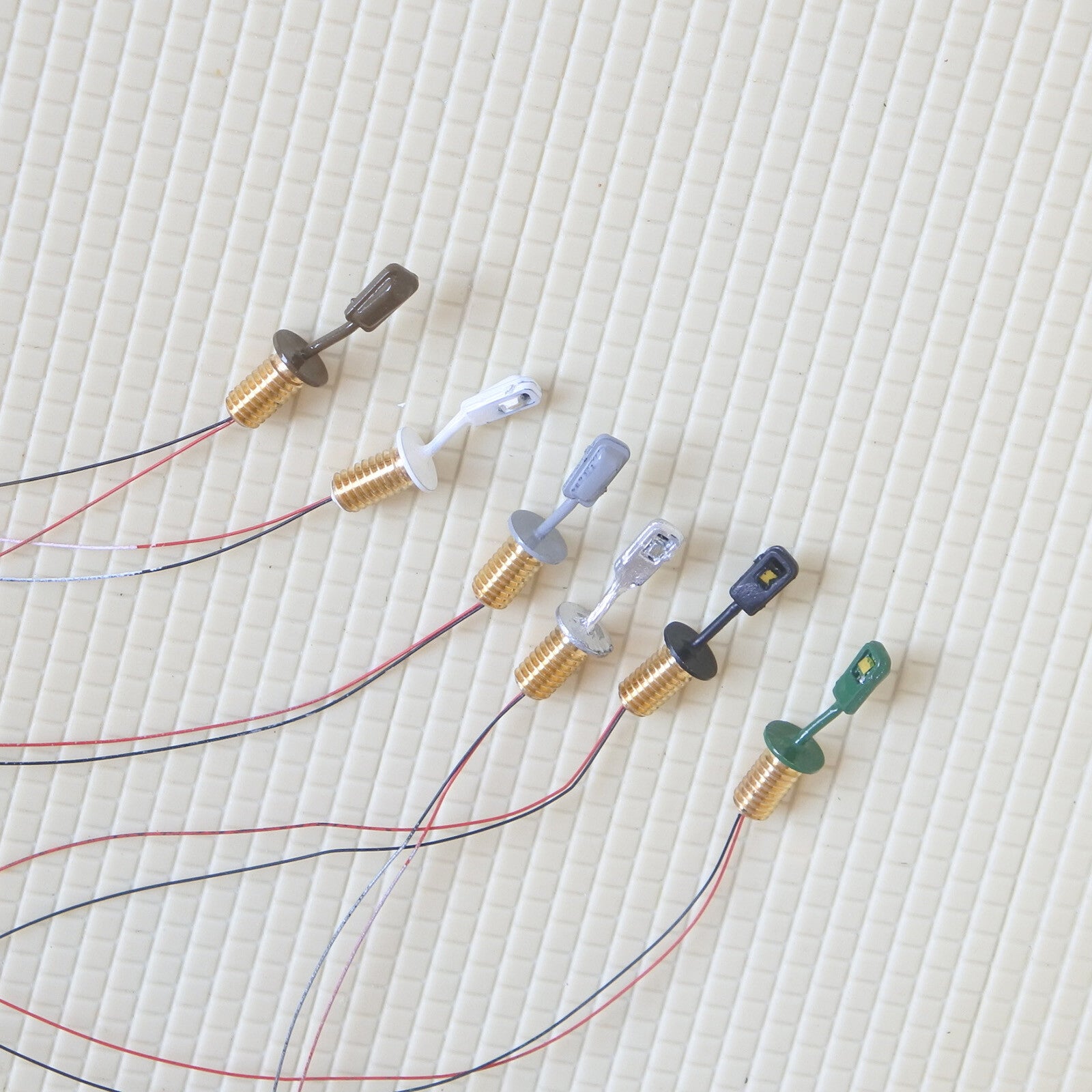 5 x OO / HO modern street bracket light model wall lamp posts LED building #W100