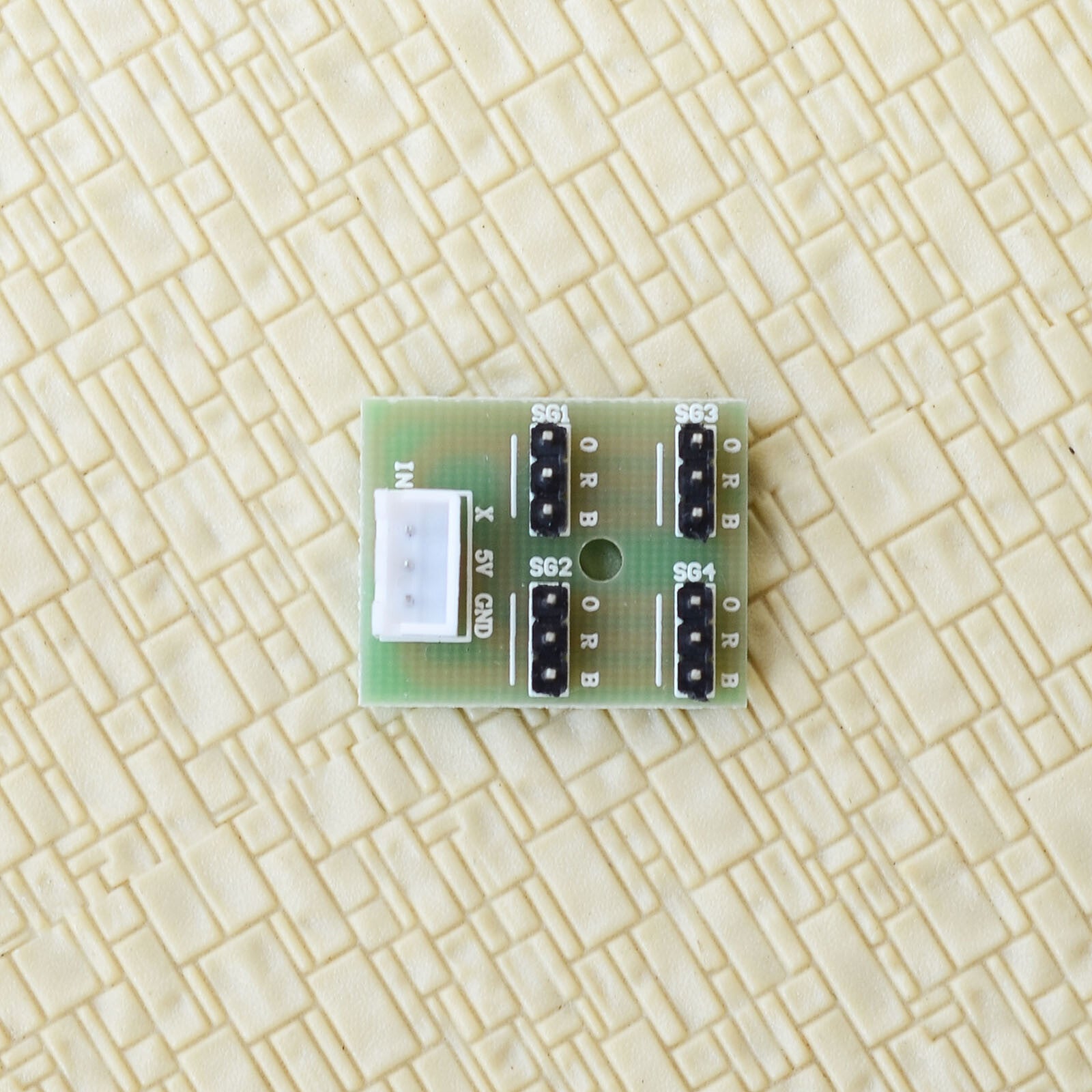 1 x expand board for servo / IR sensors 1 to 4 expanding connector