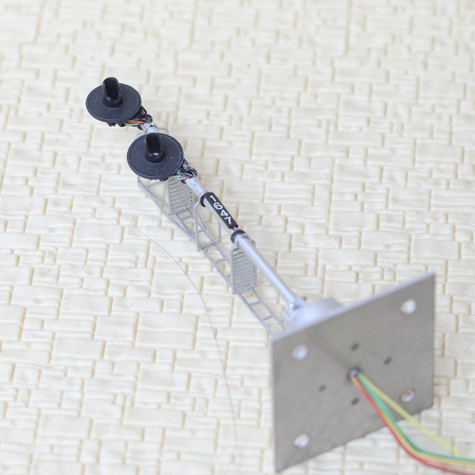 1 x HO scale model railroad 3-colors searchlight signal 2 heads laser solder #22