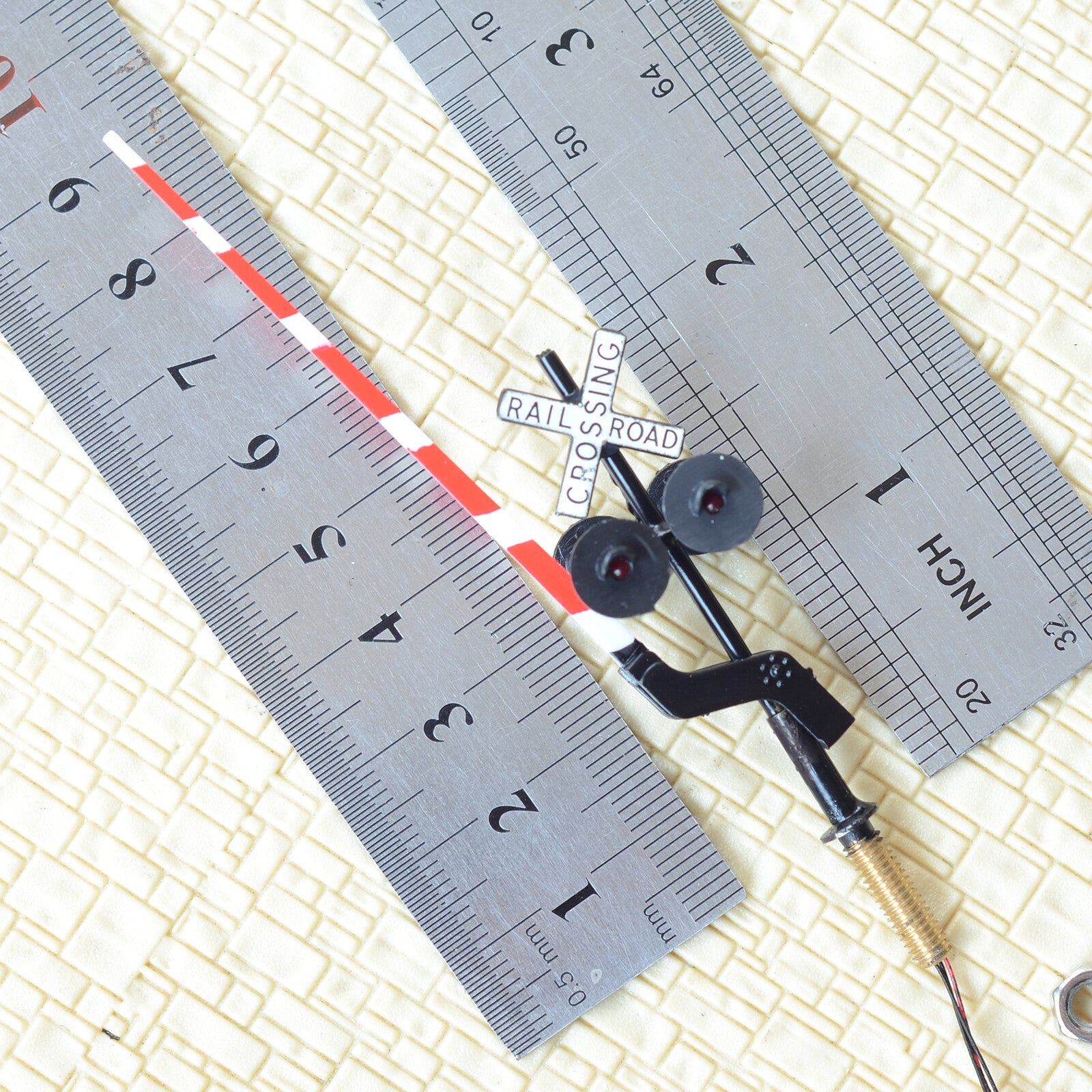 1 x HO scale railroad grade crossing signal arm gate stop lever any track #B40