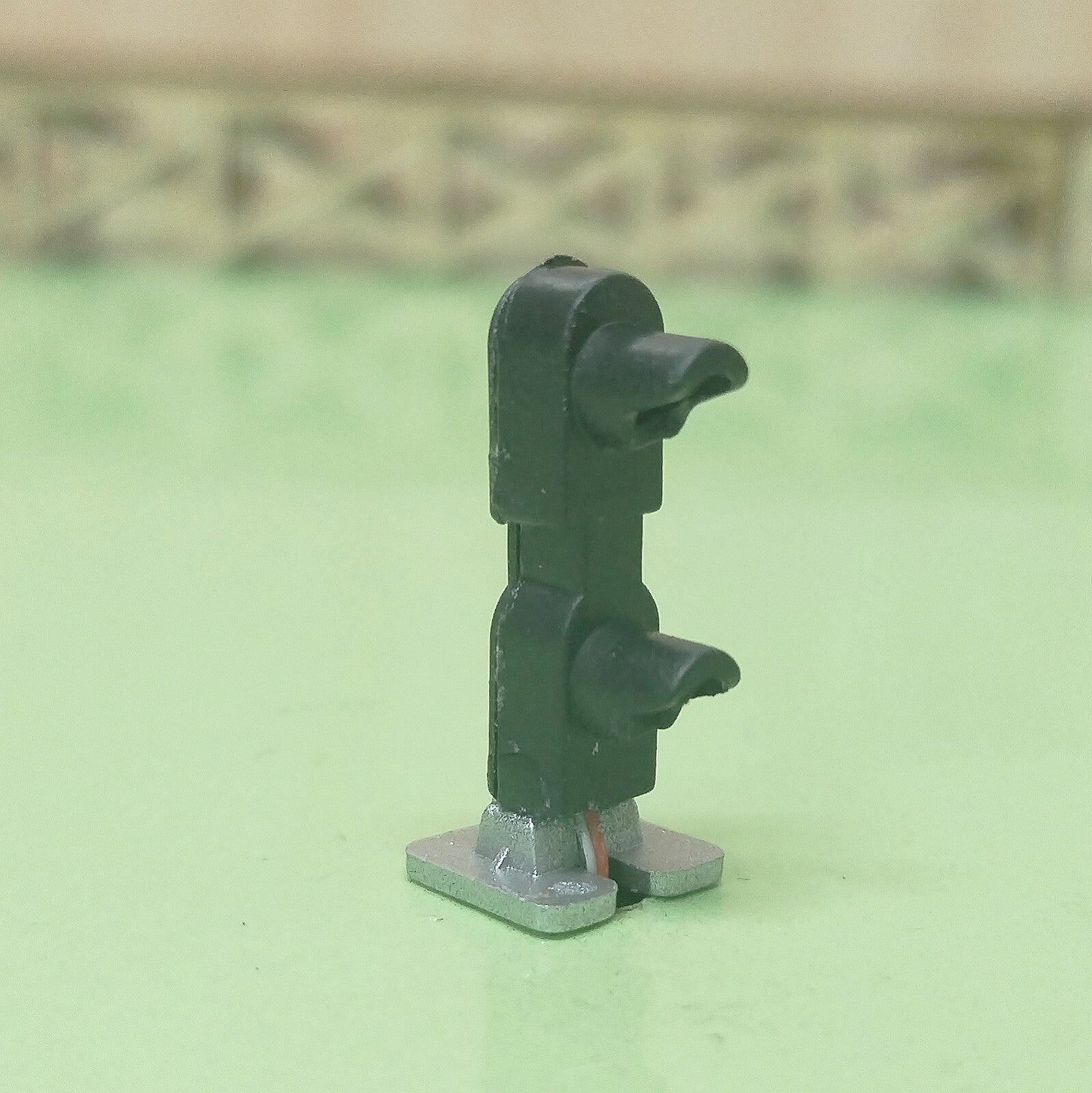 1 x HO scale dwarf searchlight signal ground 2 targets GRS SA-1 #T2CR