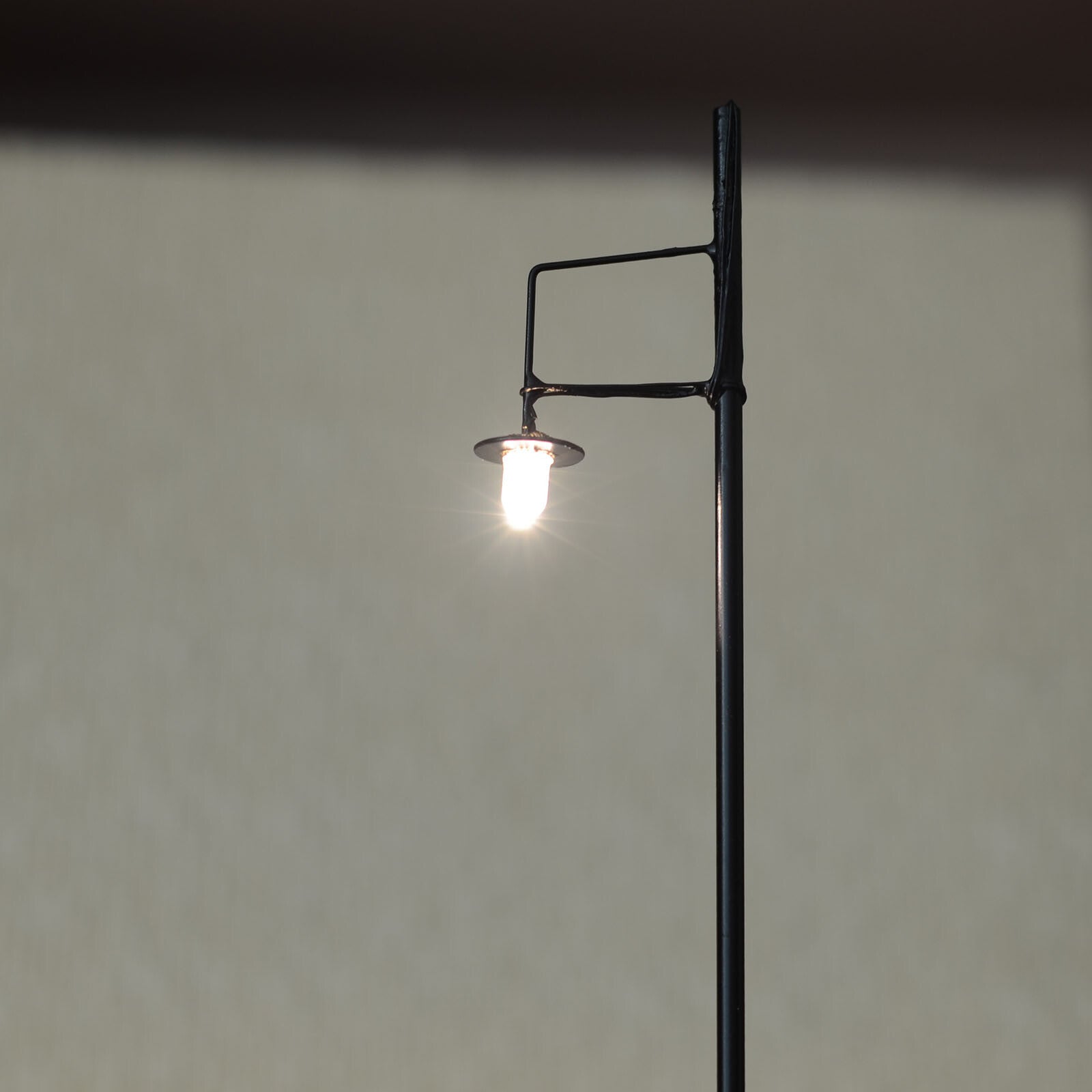 4 x O scale model railroad street light warm white LED lamp post path #SL42BL