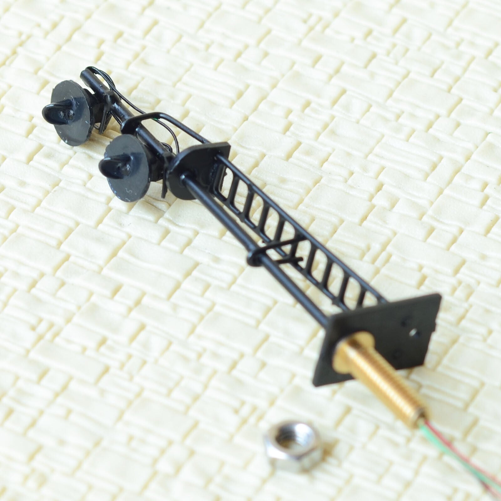 1 x HO scale searchlight signal model train bi-colors 2 targets LEDs R/G #B22