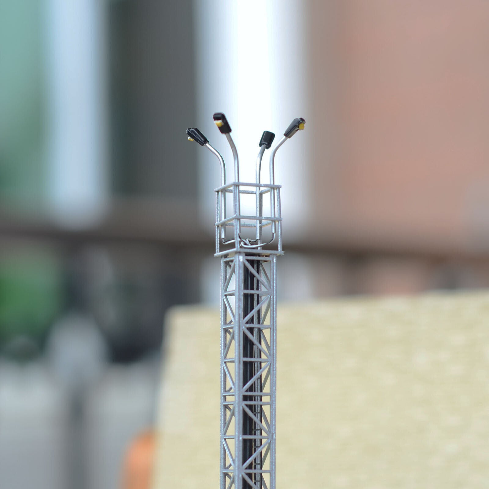 1 x HO tower light LED made yard light working assembled metal silver #S3