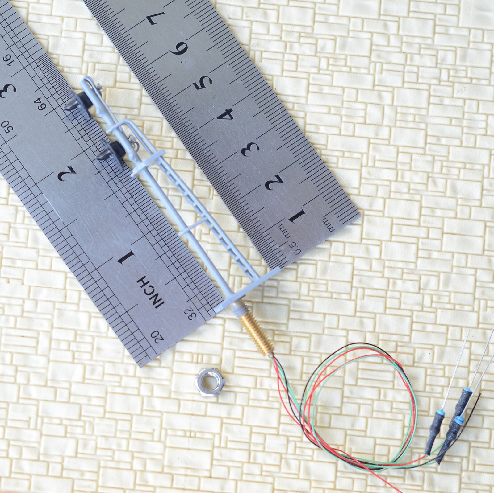 1 x HO scale searchlight signal model train bi-colors 2 targets LEDs R/G #G22