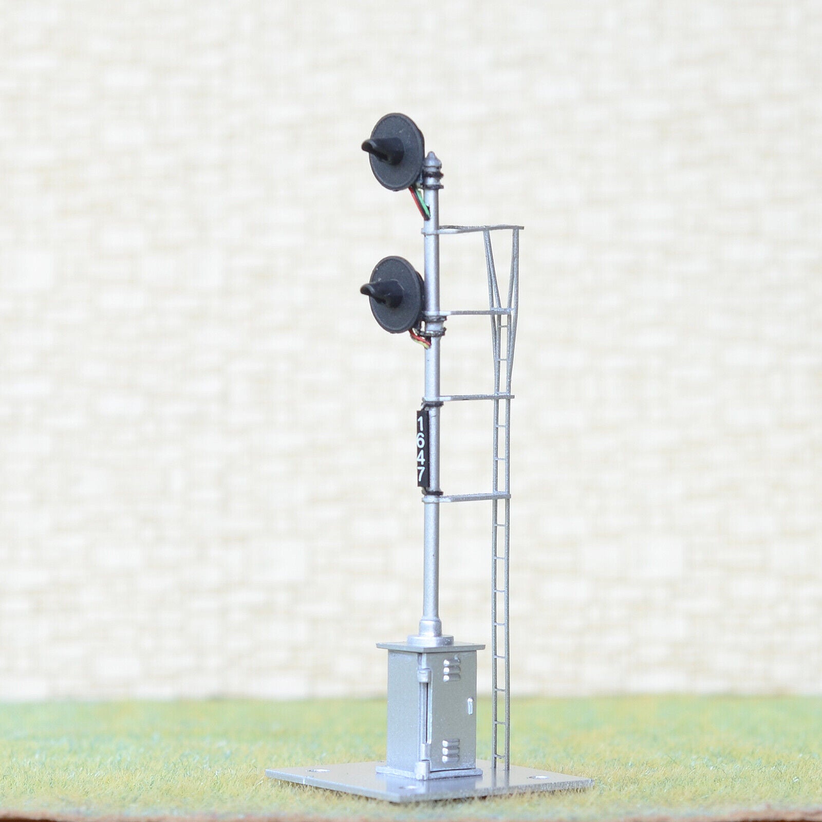 1 x HO scale model railroad 3-colors searchlight signal metal cabinet 2 head #25