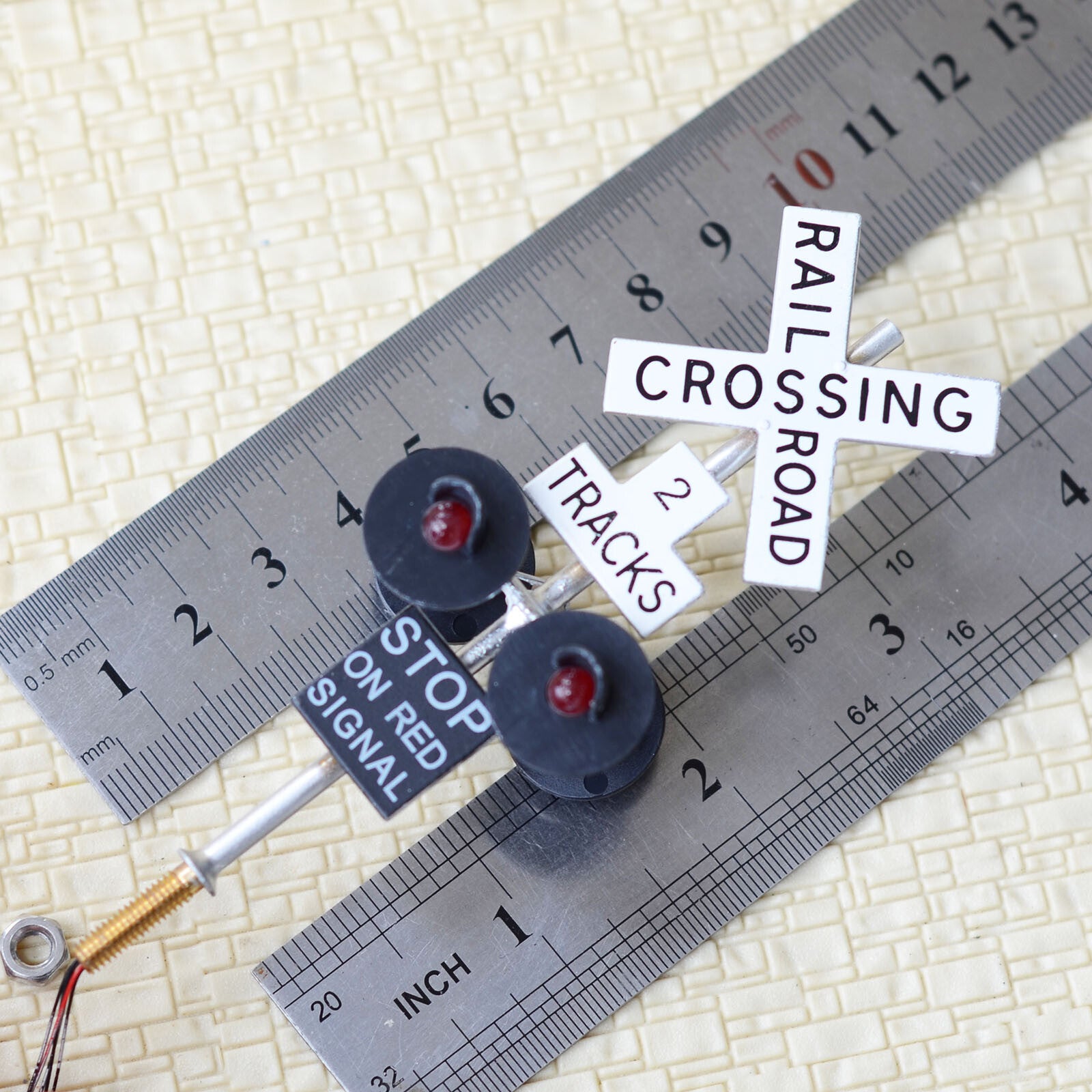 2 x O scale railroad LED grade crossing signals + 1 circuit board flasher #SS4