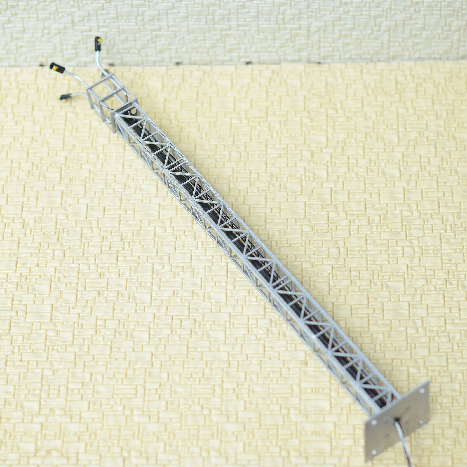 1 x HO tower light LED made yard light working assembled metal silver #S3