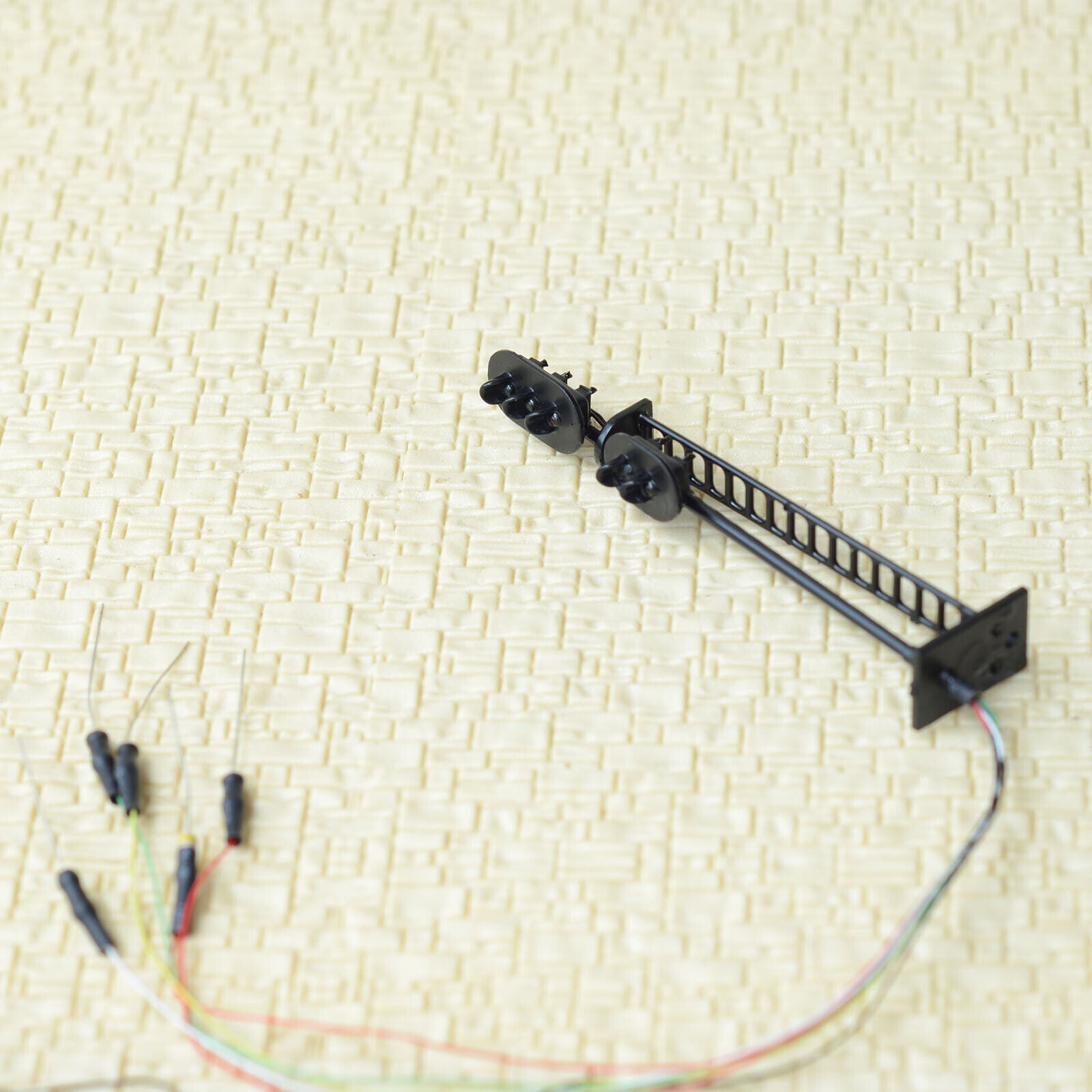 1 x HO / OO railroad block signals LED model train shunting hump signal 2 target